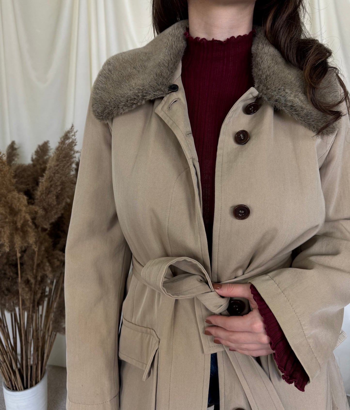 Jacheta Montedoro cu guler detașabil și cordon în talie pentru ajustare, produs căptușit 
Mărimea M,