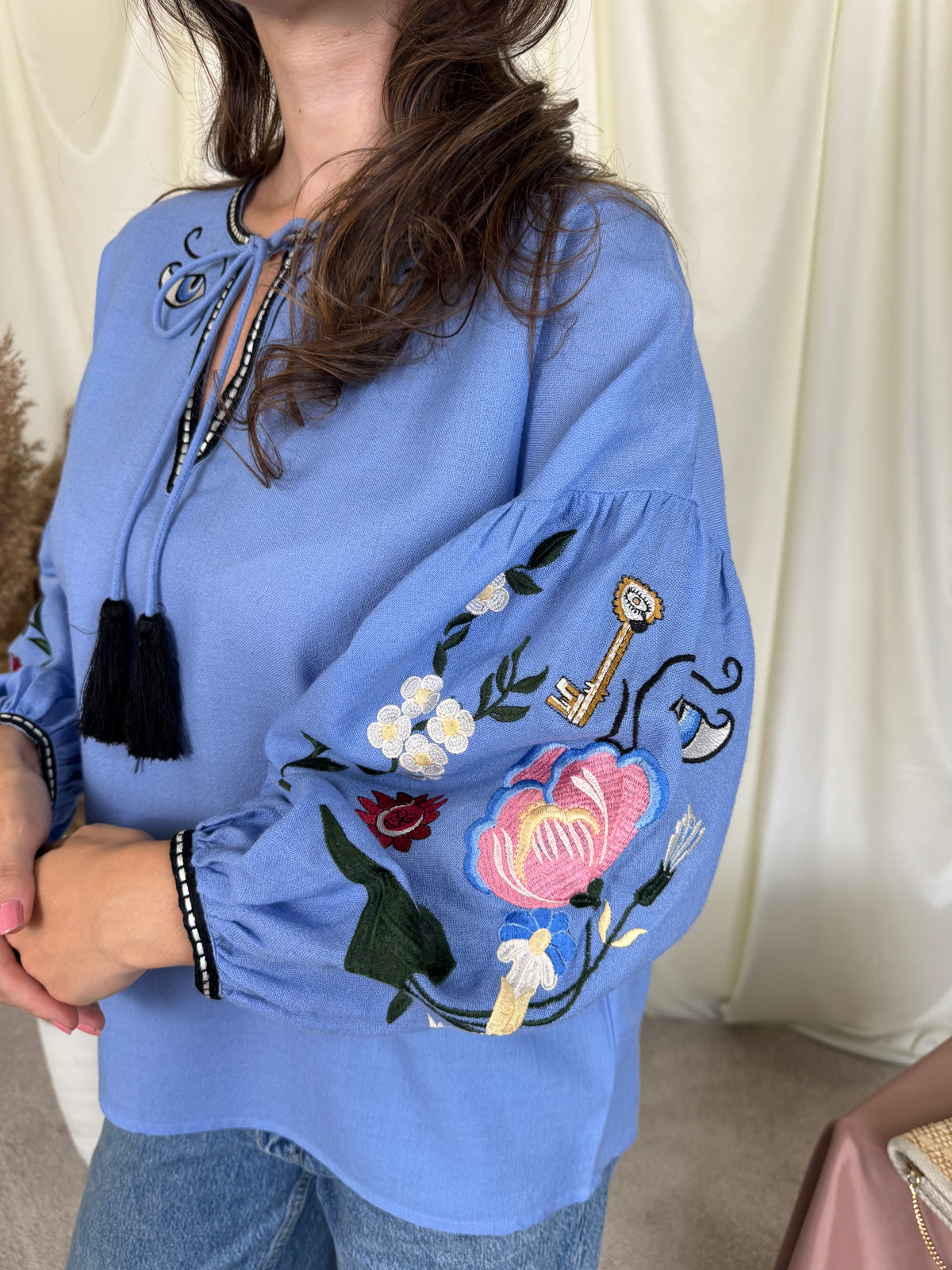 Cămașă ESSENTIEL din 100% lână baby blue cu print brodat, mâneci ample ( mărimea S-M/L)