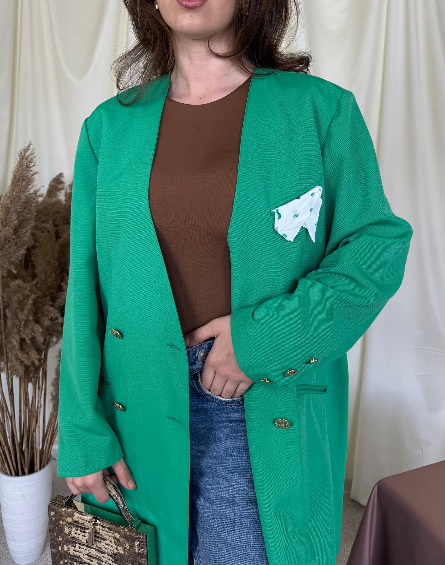 Sacou vintage de vară cu nasturi metalici aurii într-o nuanță superbă de verde
(Mărimea M/L)