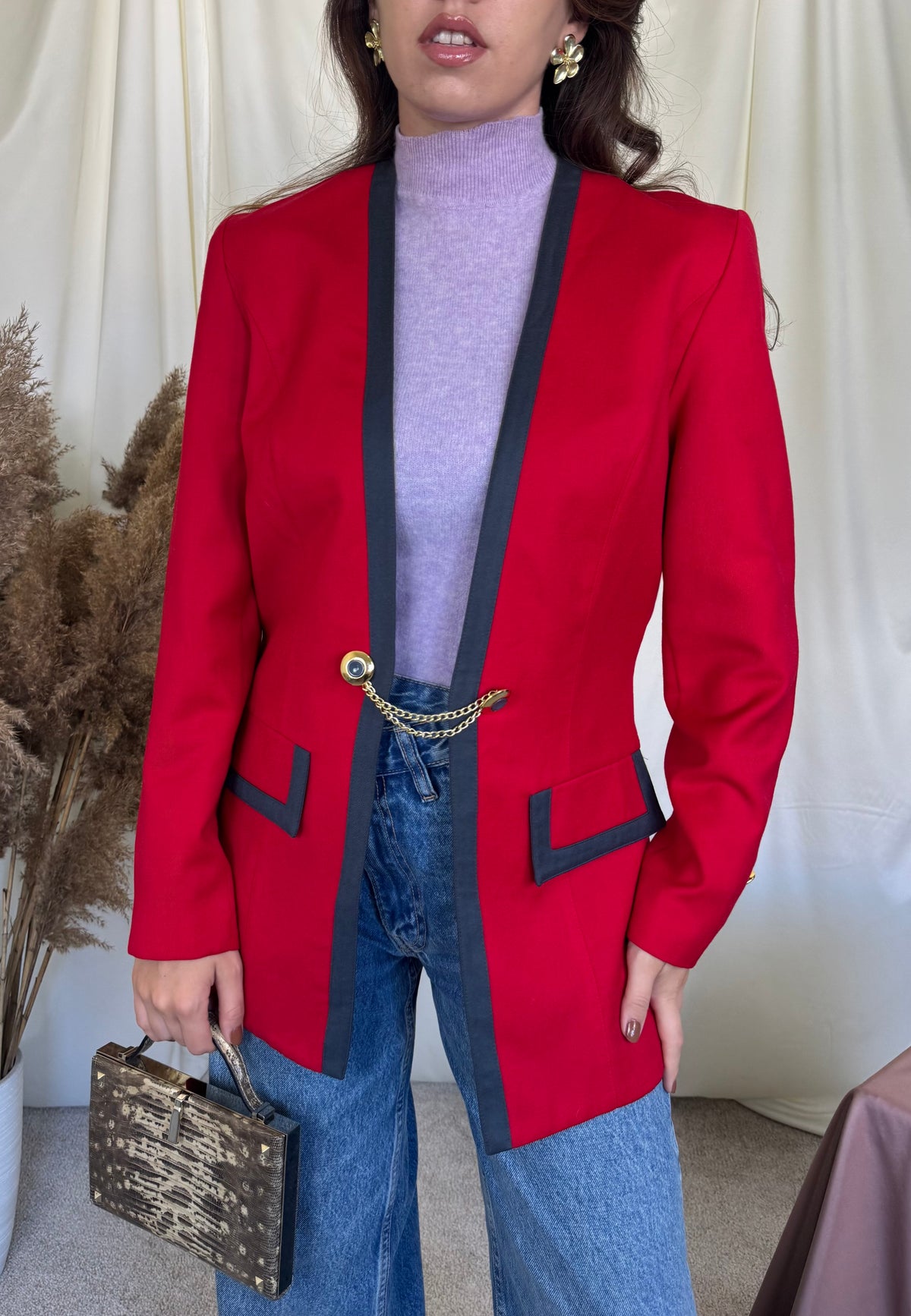 Sacou vintage superb din stofă de 100% lână cu detalii aurii ( mărimea M)