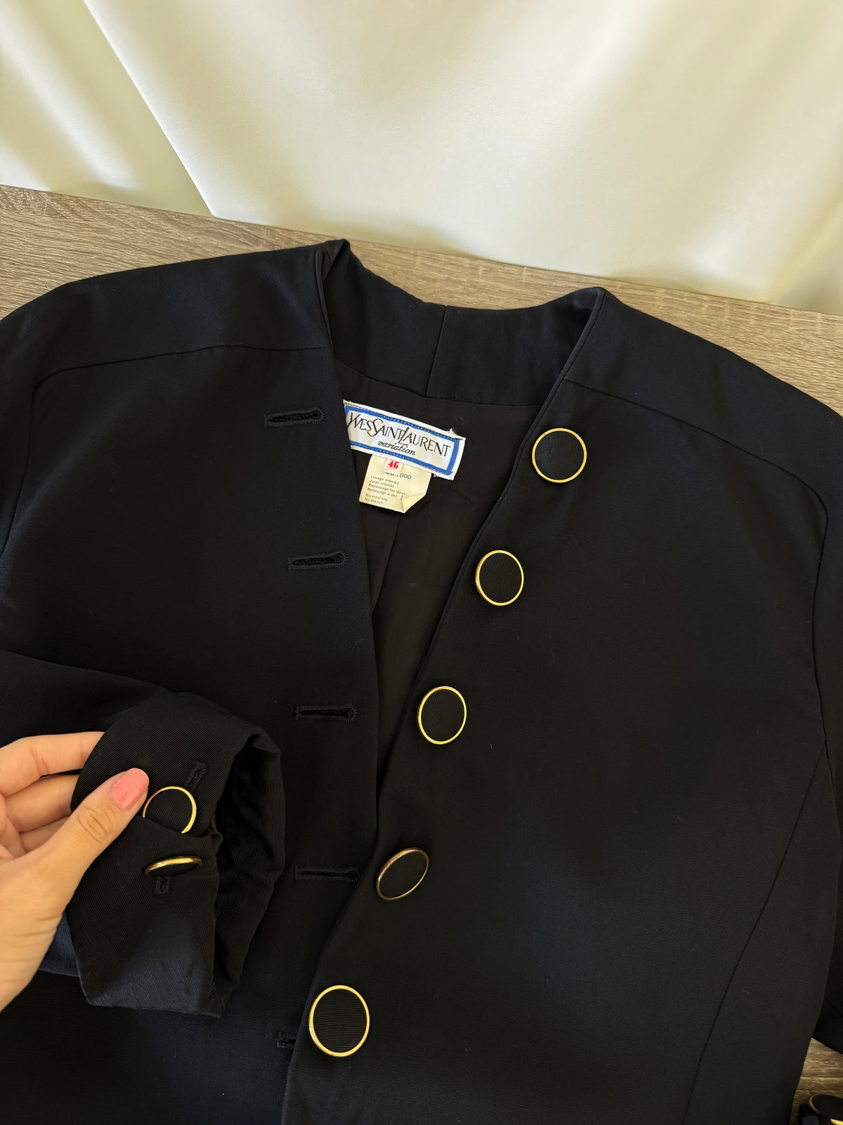 Jacheta vintage luxury YVES SAINT LAURENT cu nasturi superbi și croi aparte, piesa de colecție ( mărimea M)