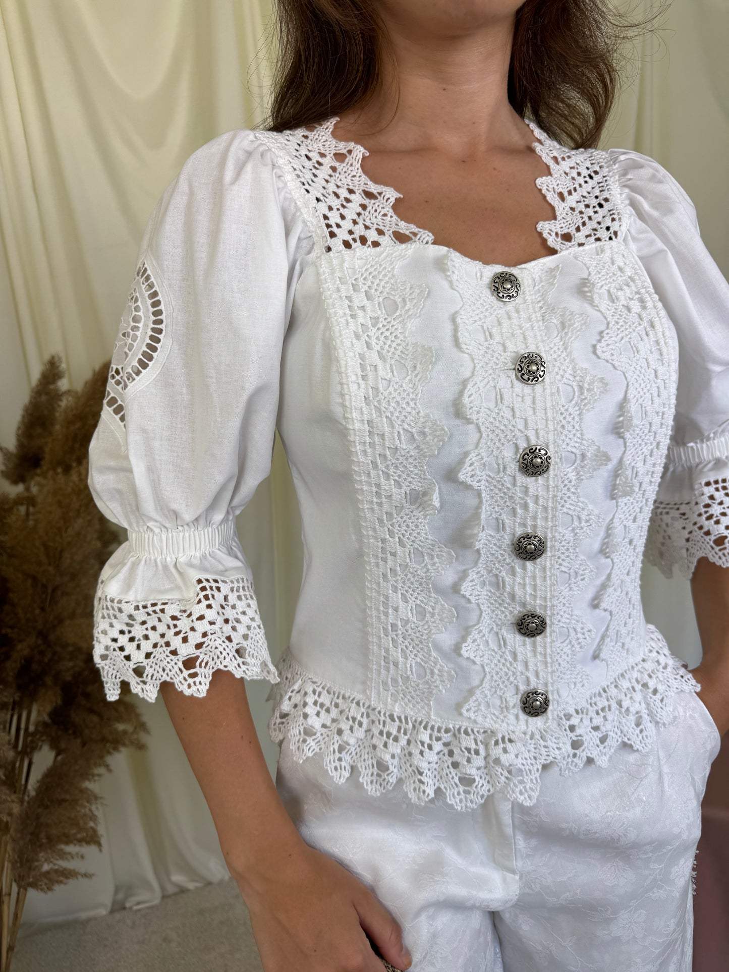 Top nou superbisim din bumbac și in tip corset cu mâneci ample și broderie 
(Mărimea M)