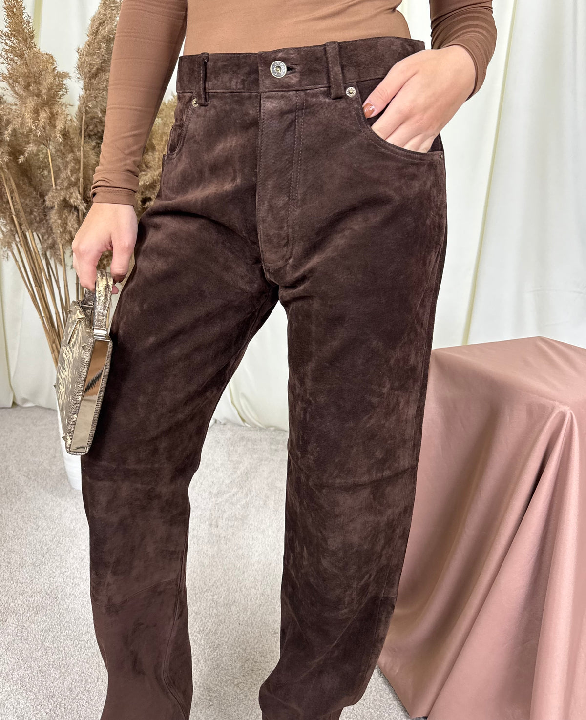 Pantalon vintage din 100% piele naturală întoarsă cu talie înaltă ( mărimea M/L)