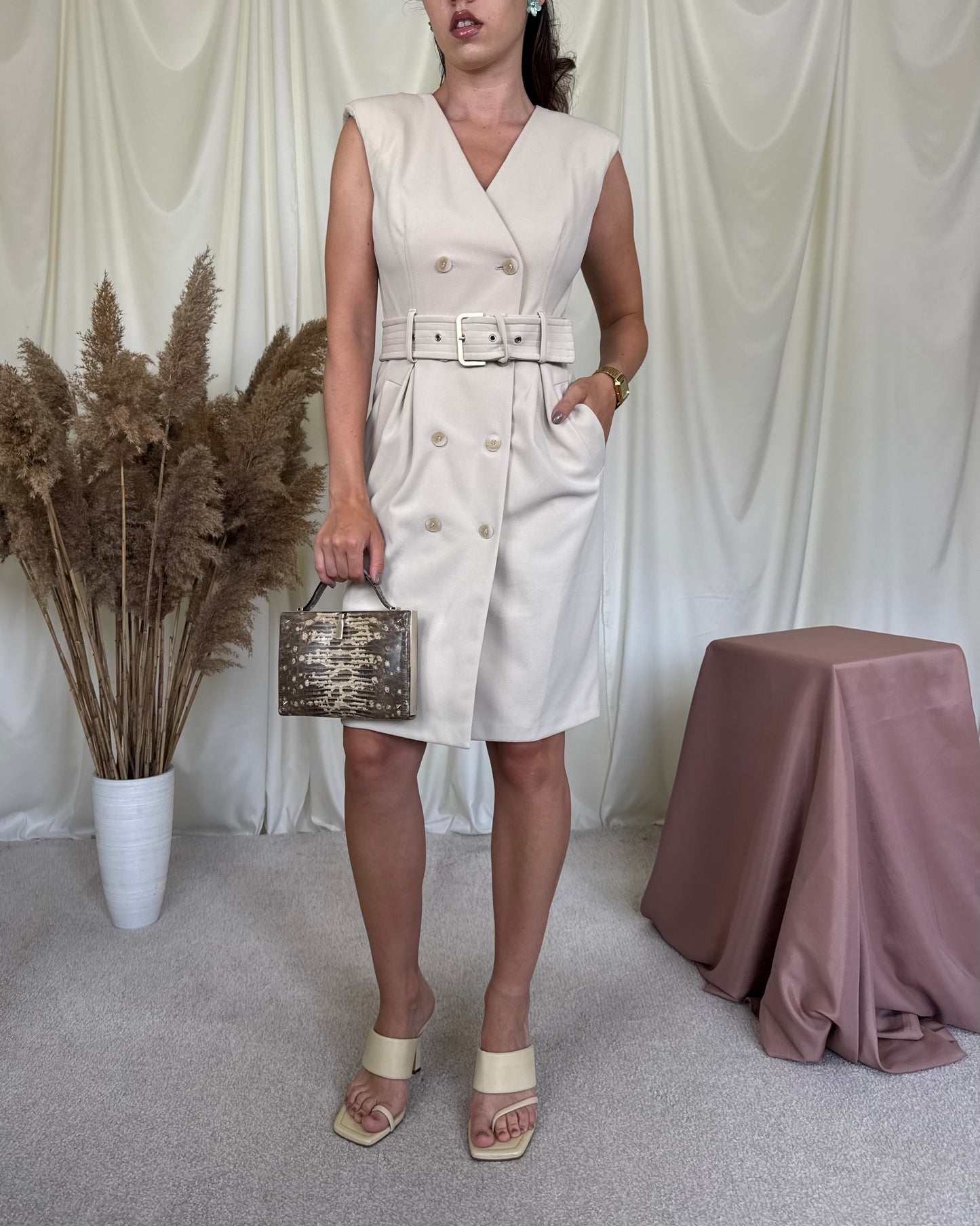 Rochie nouă CALVIN KLEIN cu centura pentru marcarea taliei 
(Mărimea S)