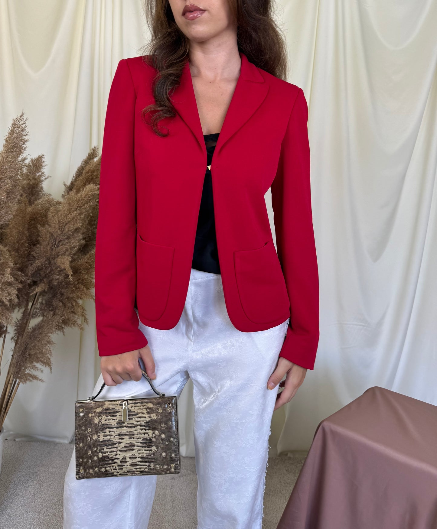 Sacou luxury SALVATORE FERRAGAMO într-un croi atemporal și croială elegantă. 
(Mărimea S)