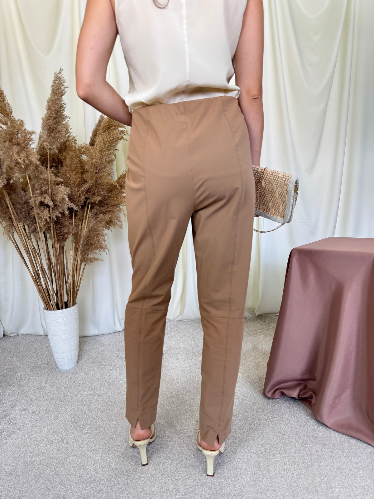 Pantalon Rafaello Rossi cu talie elastică ( mărimea L- XL elastic)  
Condiție excelentă