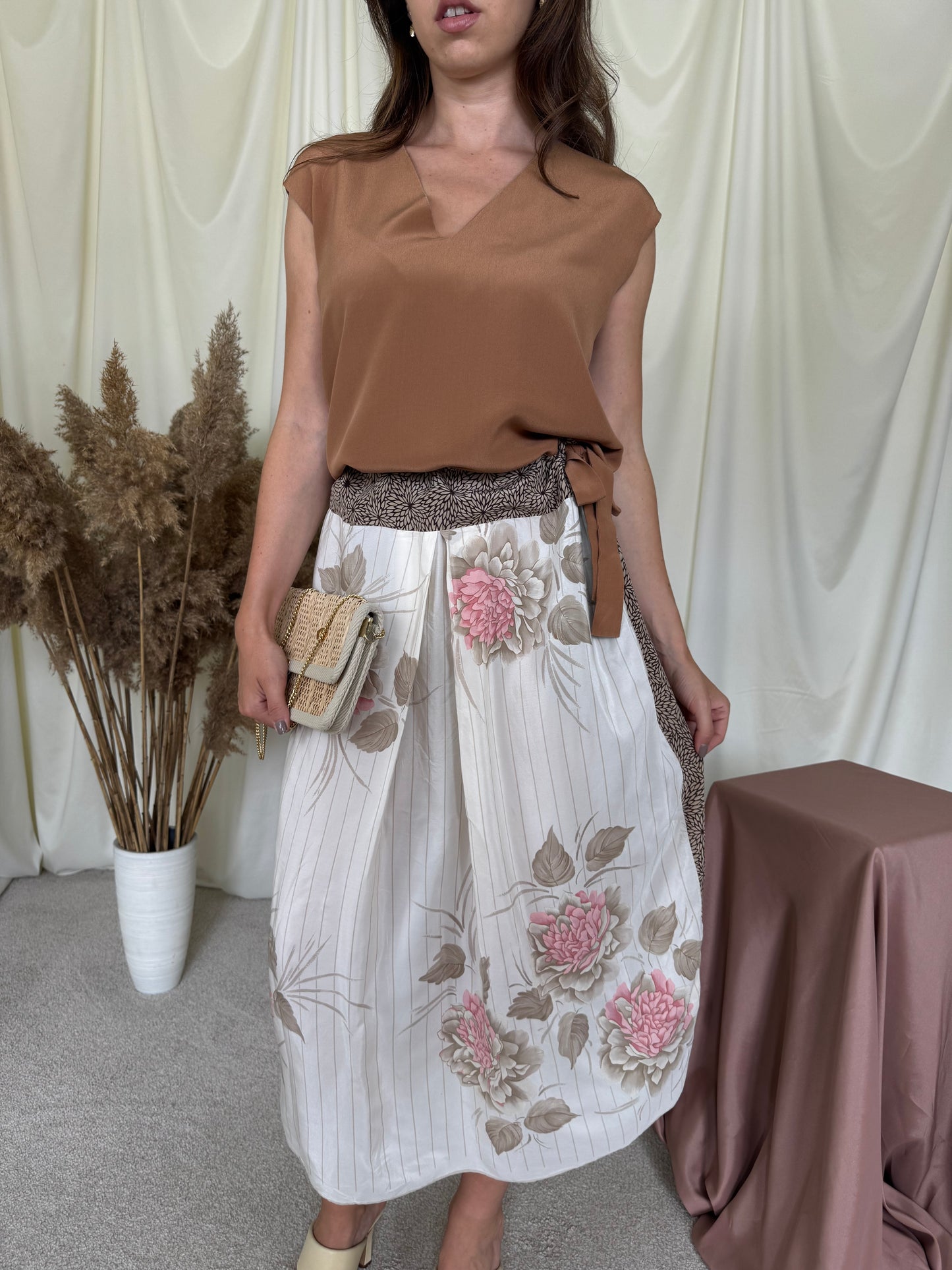 Back! Rochie/ piesă unicat din 100% mătase naturala, maro cu print floral și cordon în talie( mărimea M/L)