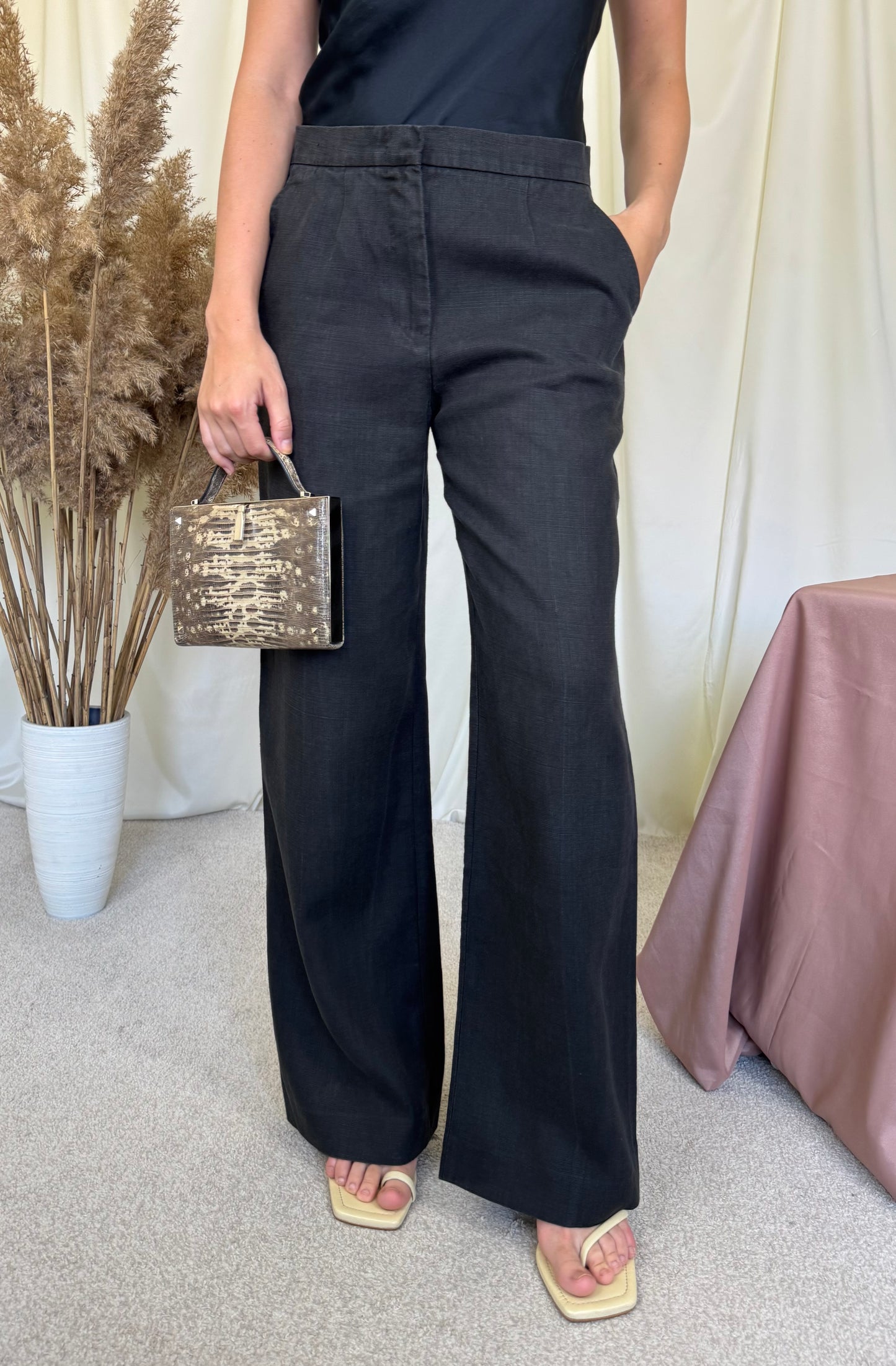 Pantalon MAX MARA din 100% in, croi lejer 
(Mărimea M)