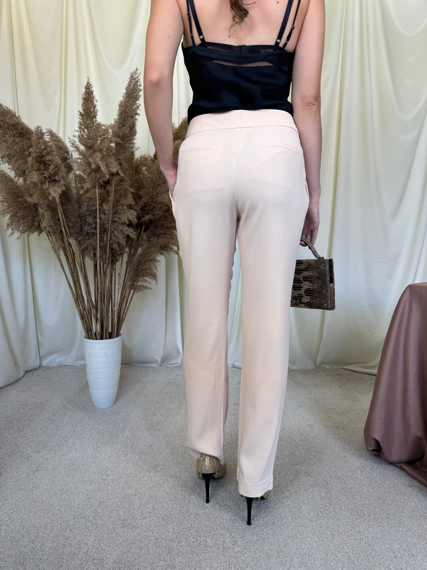 Pantalon elegant Hugo Boss peachy 
(Mărimea S)