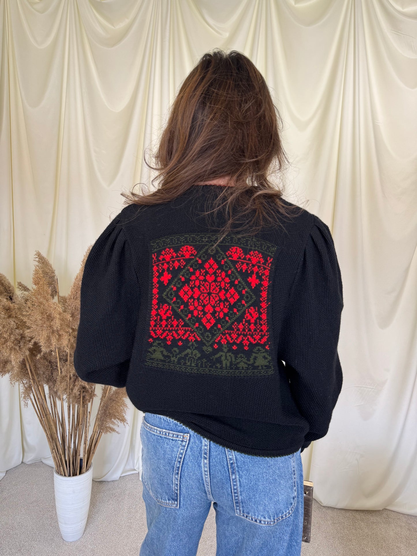 Cardigan vintage din 100% lână cu broderie superbă ( mărimea M/L)