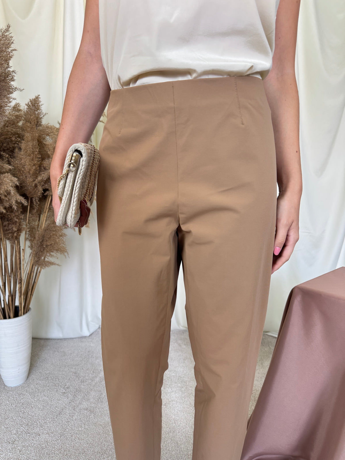 Pantalon Rafaello Rossi cu talie elastică ( mărimea L- XL elastic)  
Condiție excelentă