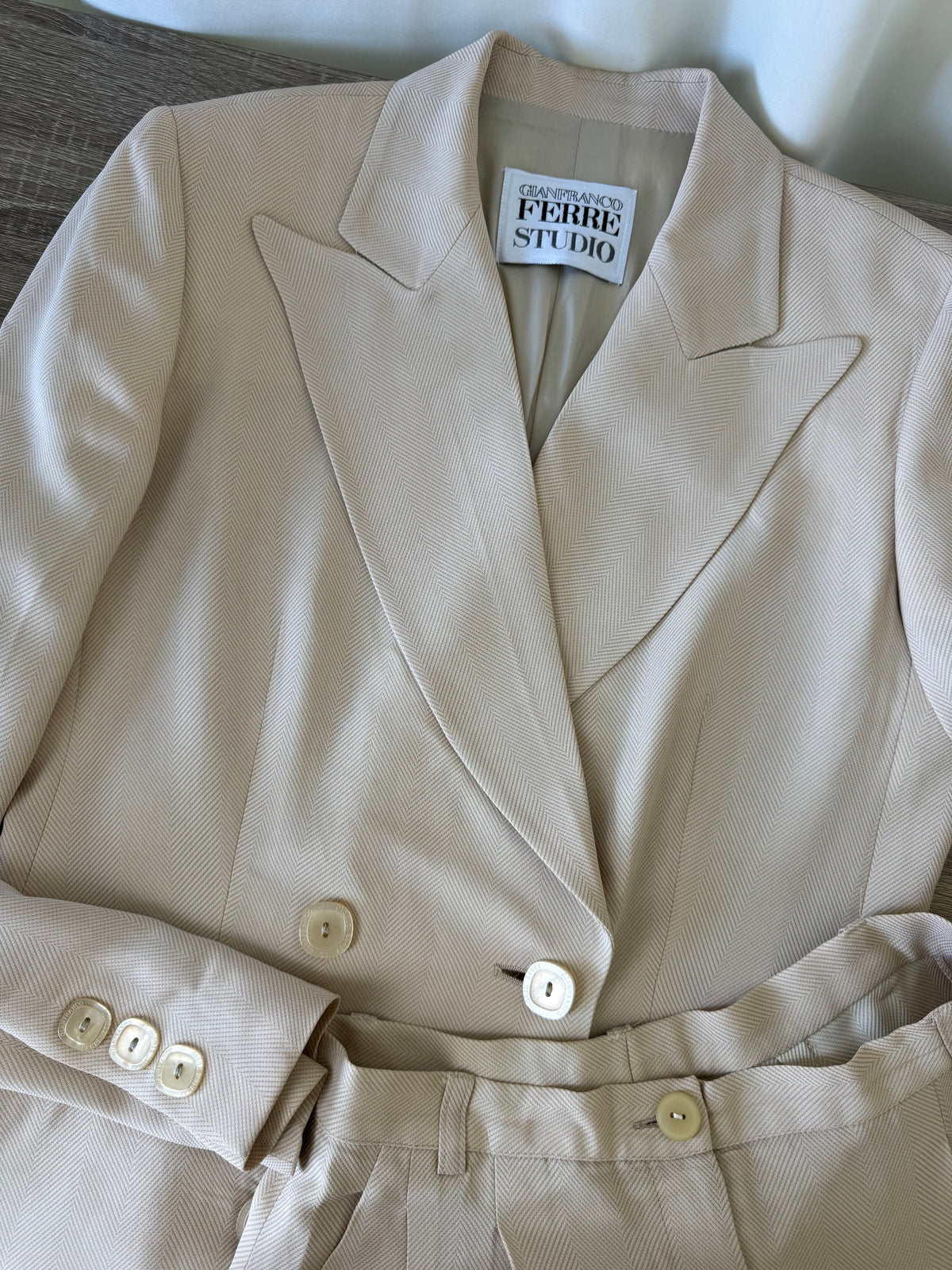 Costum vintage premium GIANFRANCO FERRE 2 piese, sacou la rând dublu de nasturi  și pantalon cu talie înaltă ( mărimea s )