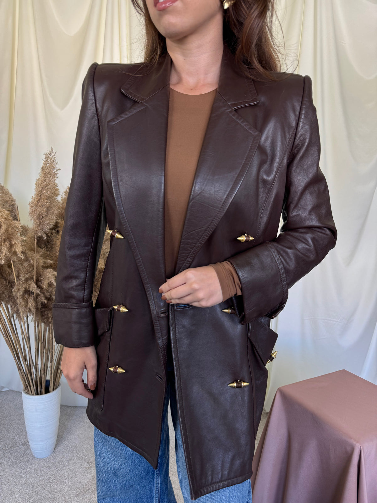 Sacou - jacheta vintage din 100% piele naturala, made in Italy, nasturi spectaculoși metalici, umeri marcați ( mărimea S/M)