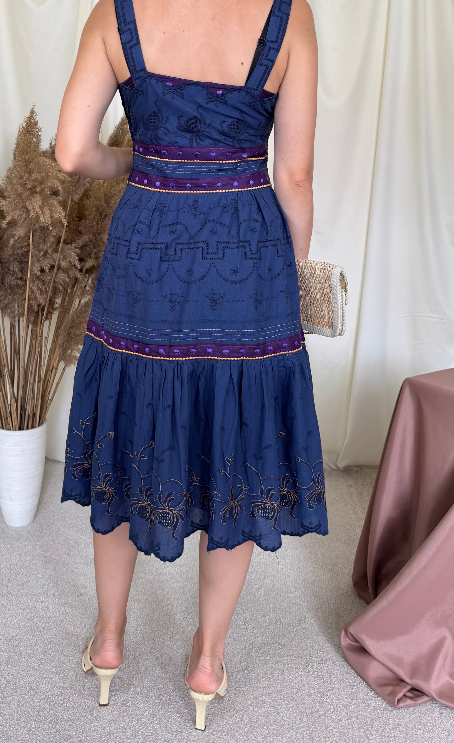 Rochie brodată de vară din 100% bumbac, accente mov ( mărimea XS-S)