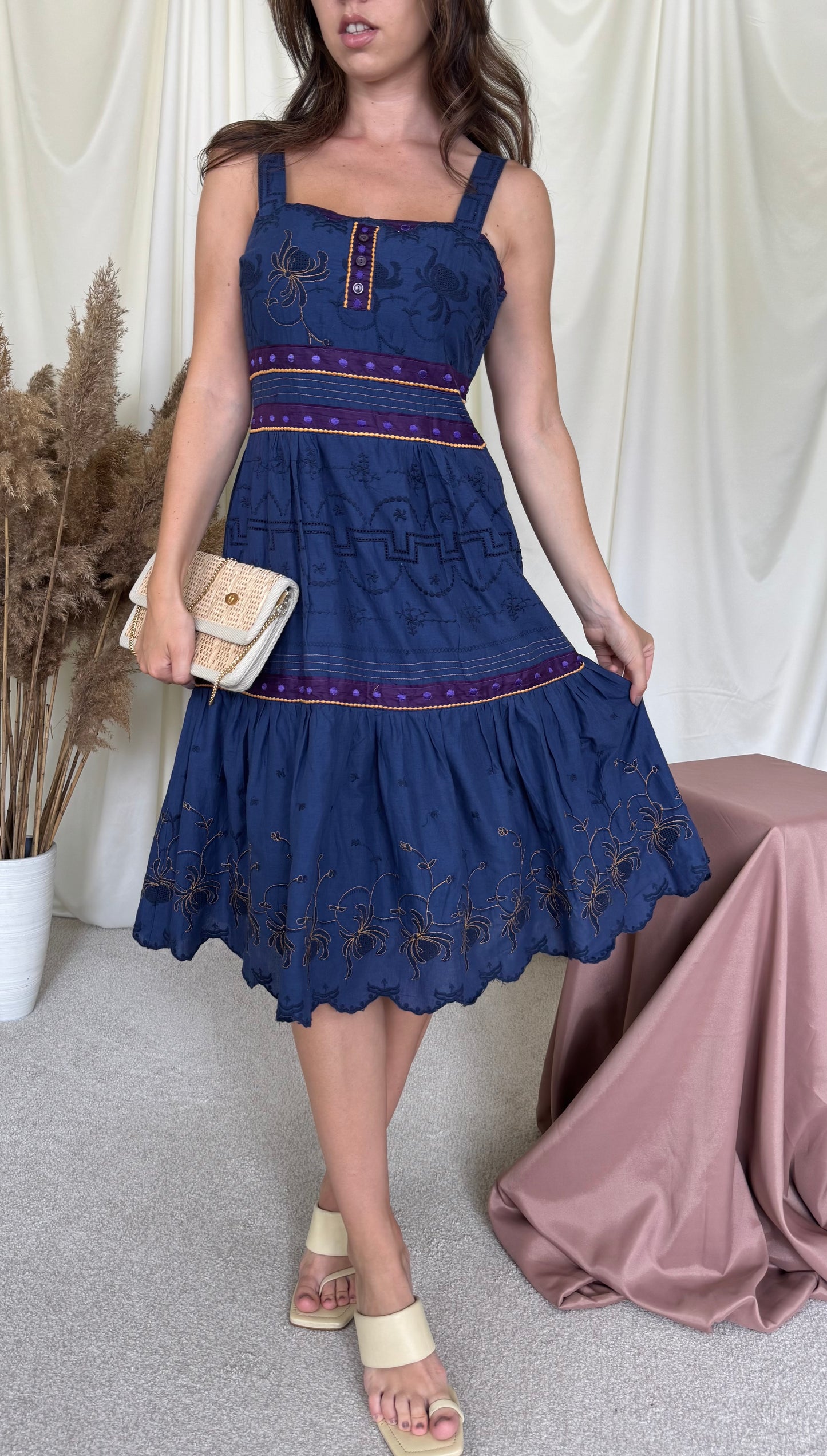Rochie brodată de vară din 100% bumbac, accente mov ( mărimea XS-S)
