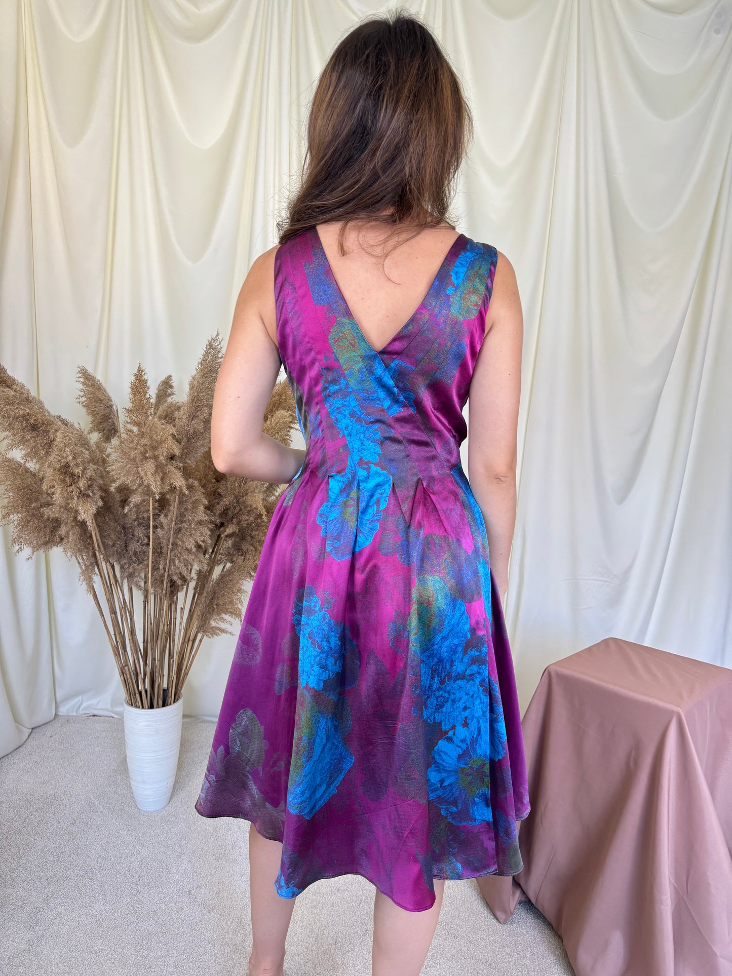 Rochie din mătase și bumbac cu print floral în nuanțe vibrante și talie marcata
(Mărimea M)