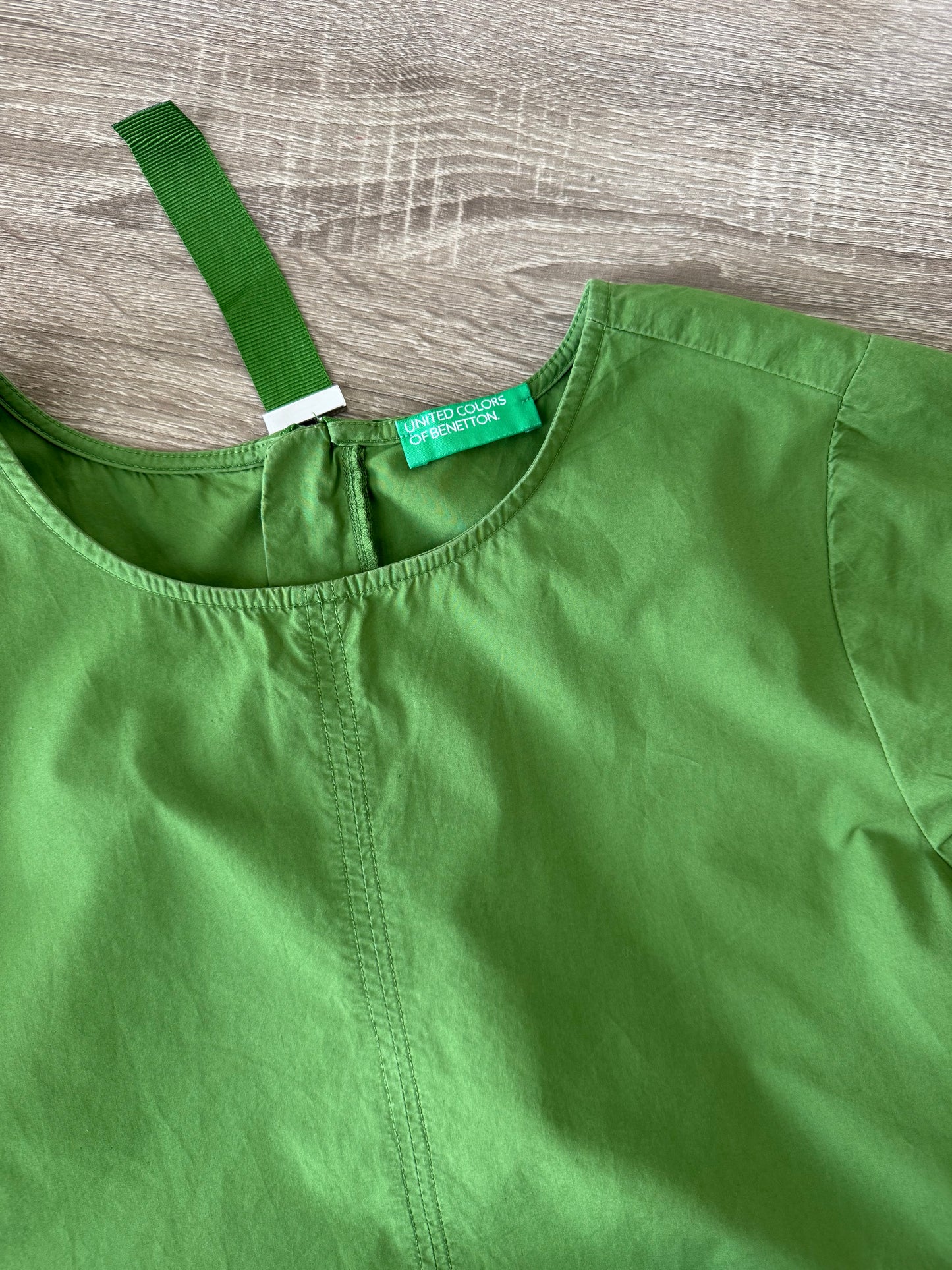 Rochie Benetton într-o nuanță superbă de verde, croi A lejer, fermoar la spate ( mărimea M-L)