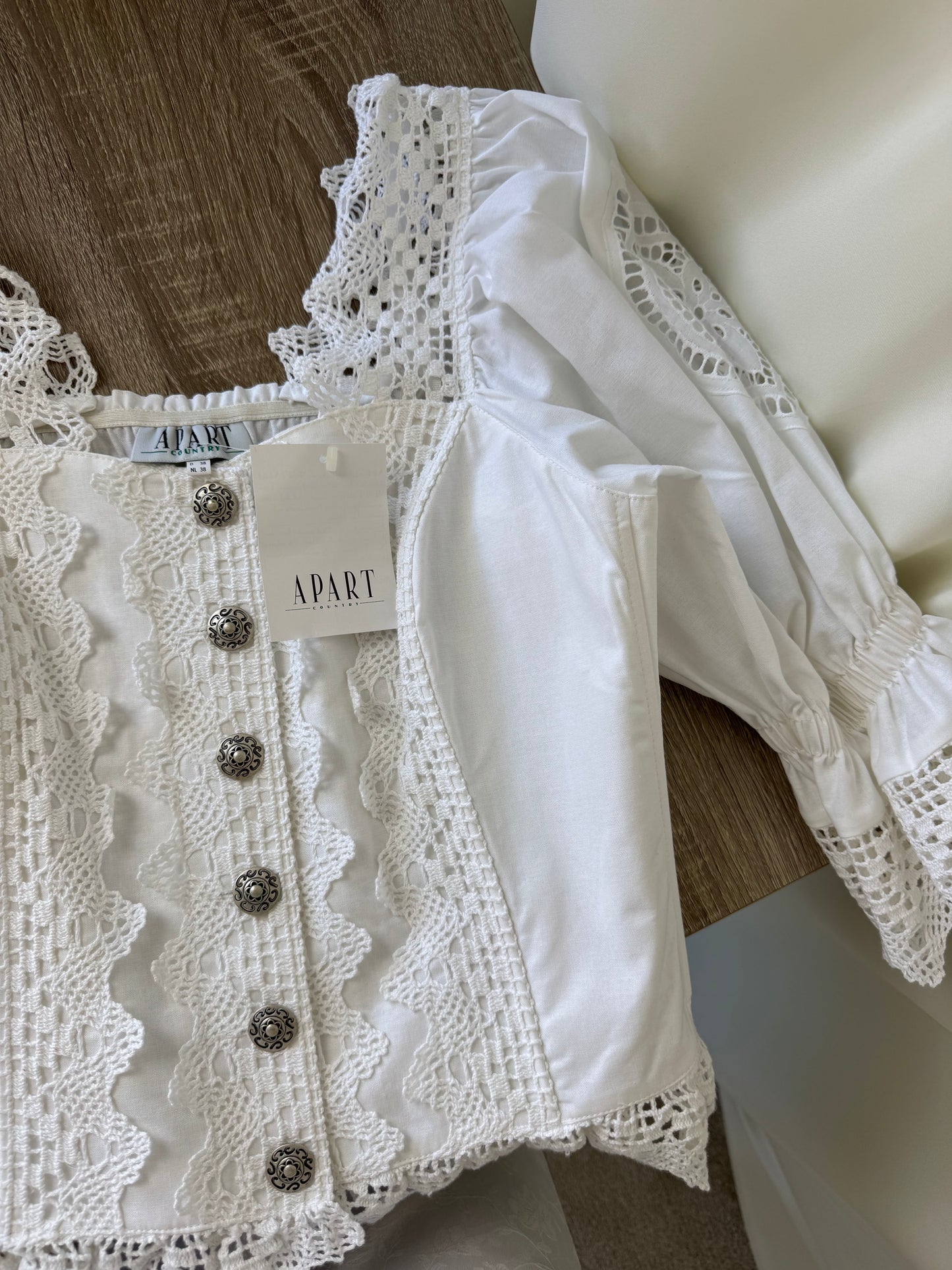 Top nou superbisim din bumbac și in tip corset cu mâneci ample și broderie 
(Mărimea M)