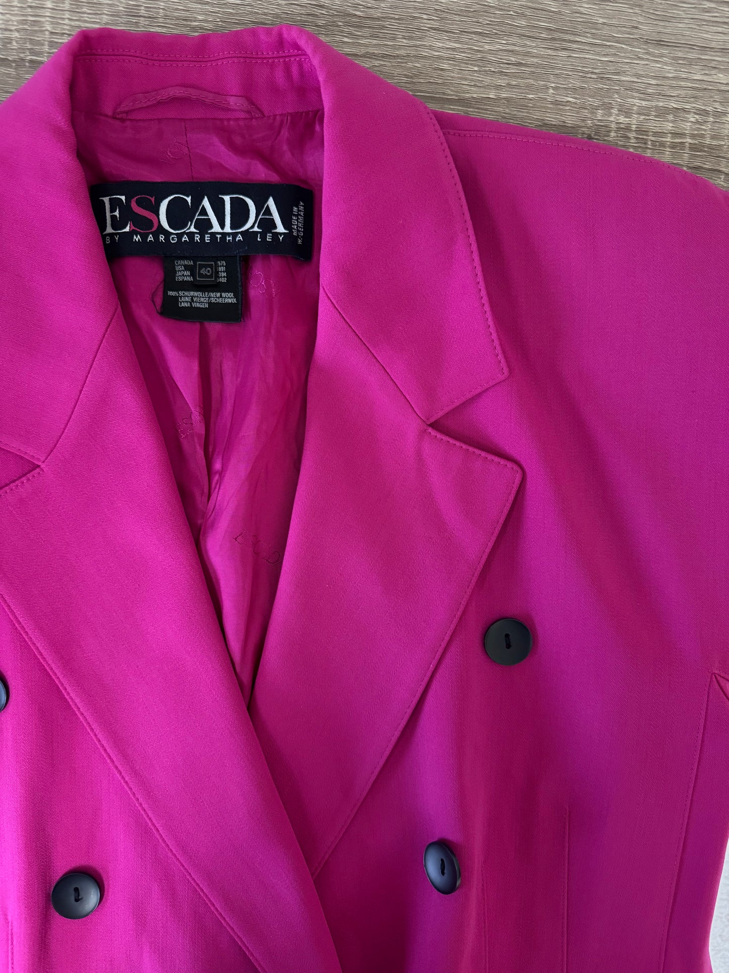 Sacou escada, stofă superba din 100%
Mărimea M/L