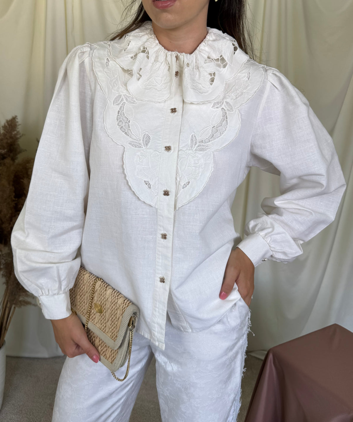 Cămașa vintage deosebită din 100% bumbac cu o lucrătură superbă ( mărimea M)