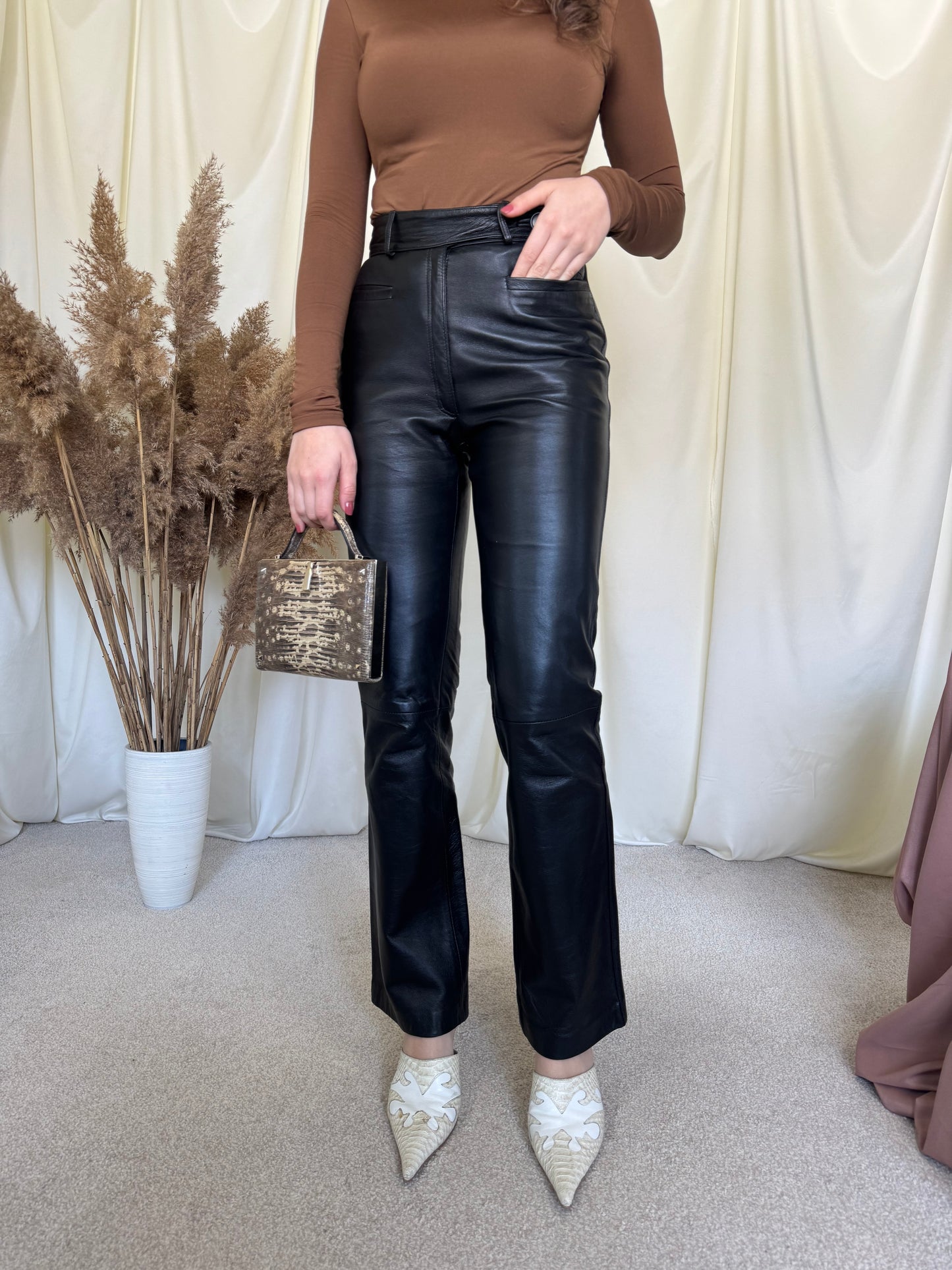 (BACK IN STOCK) Pantalon din piele naturala super fina( mărimea xs)