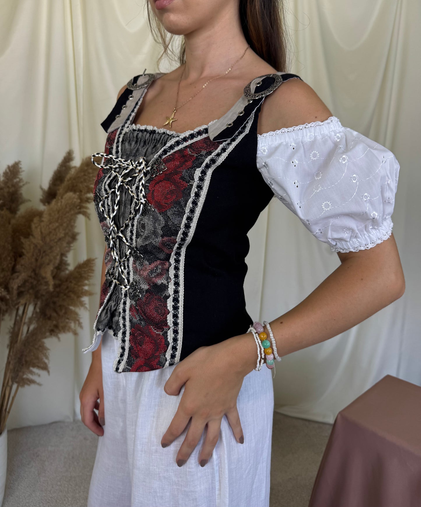 Back! Top negru vintage cu print floral din in și mâneci din bumbac, detalii metalice ( mărimea S/M)
