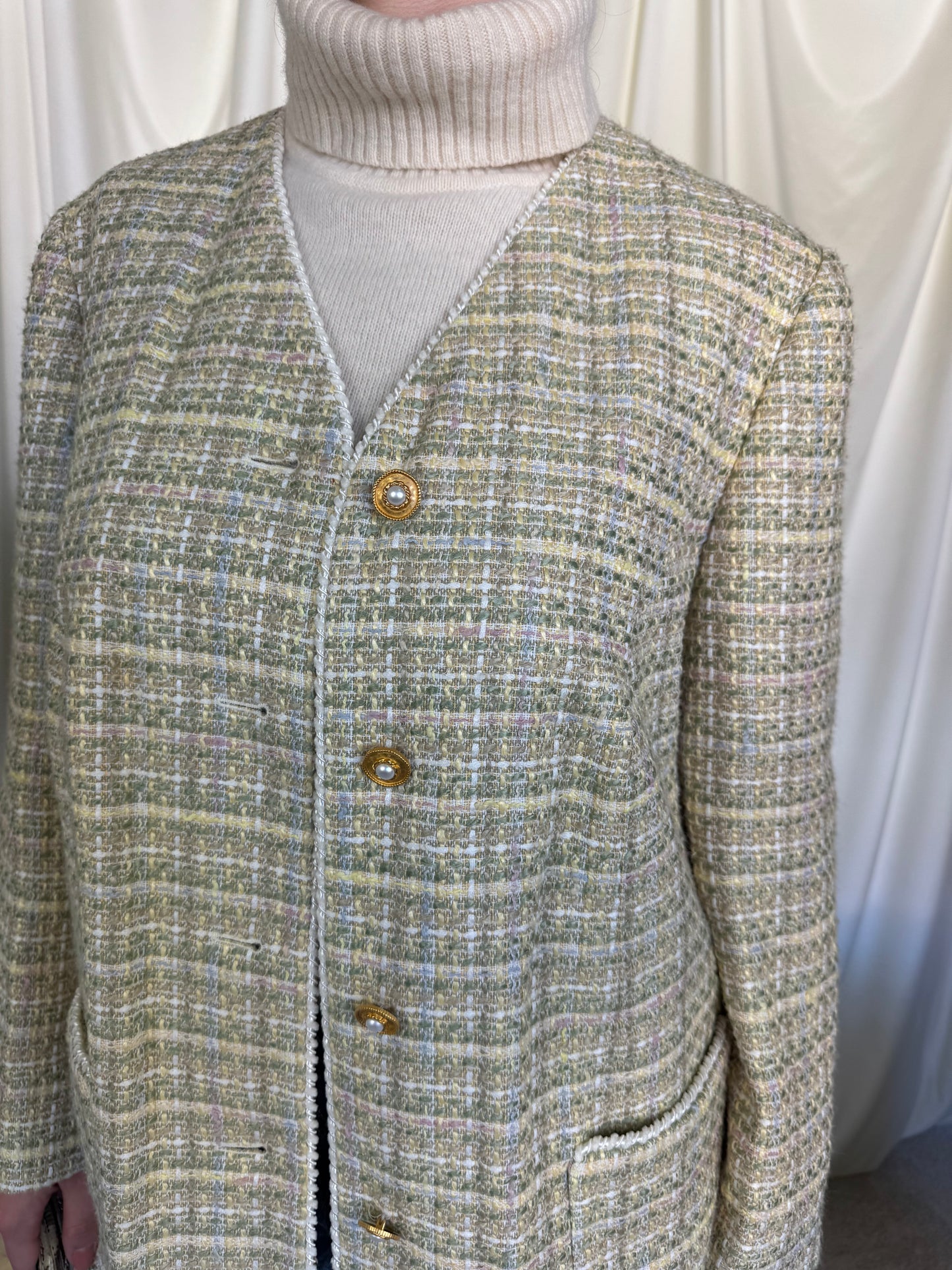 Jacheta/ sacou vintage superb din tweed cu nasturi tip bijuterie, mărimea L ( imbracat pe S)