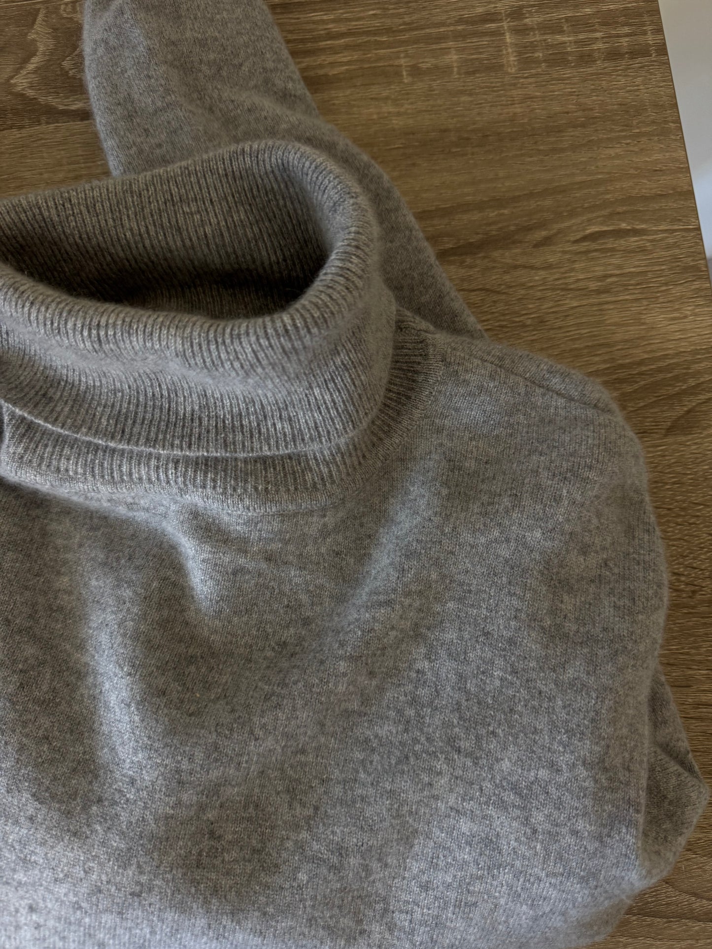 Pulover pe gât 100% cașmir