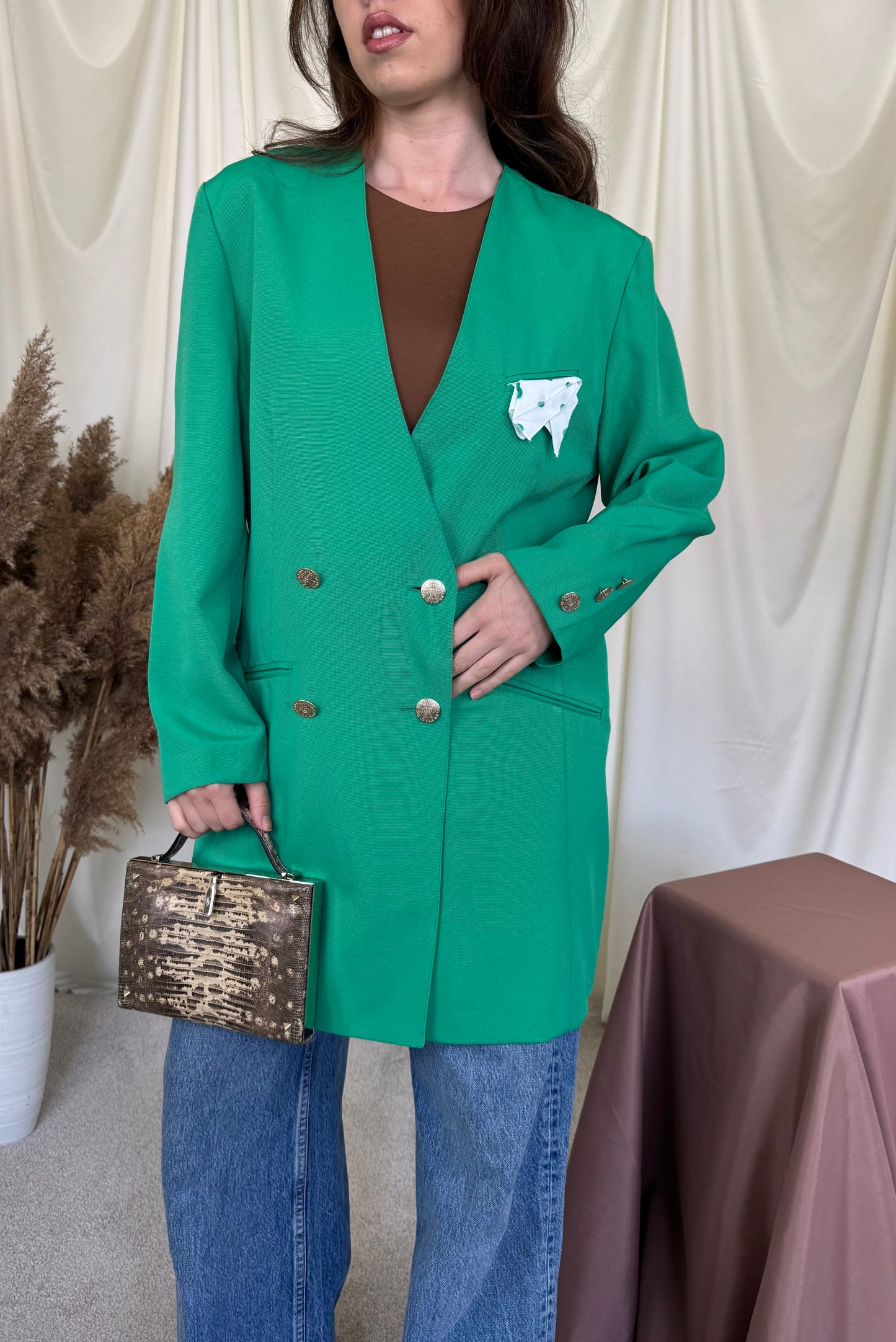 Sacou vintage de vară cu nasturi metalici aurii într-o nuanță superbă de verde
(Mărimea M/L)