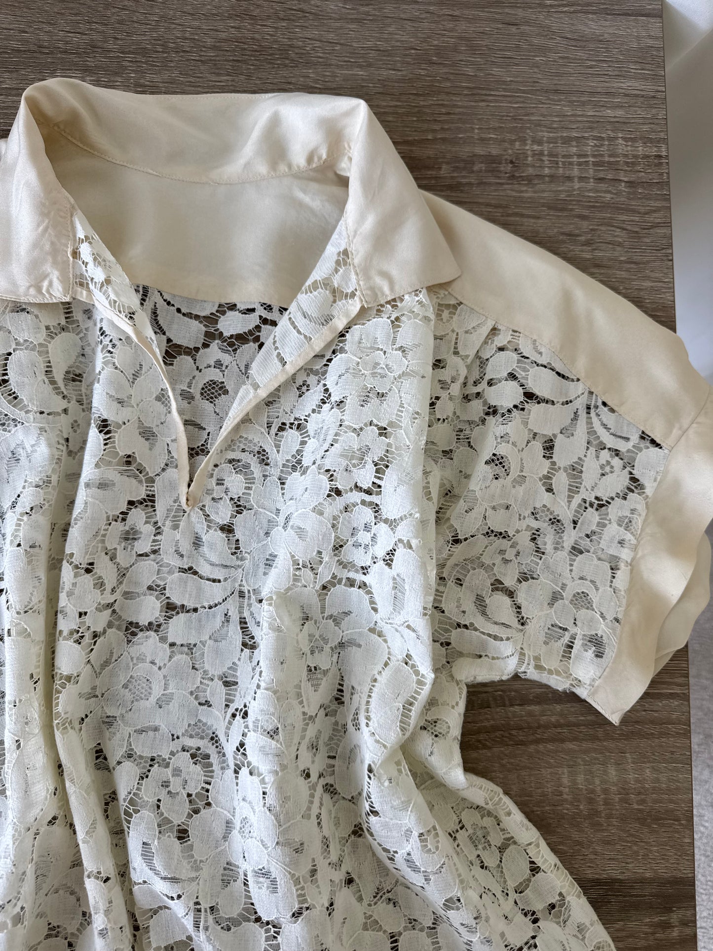 Tricou - bluză vintage din dantelă de bumbac, custom made ( mărimea S-M)