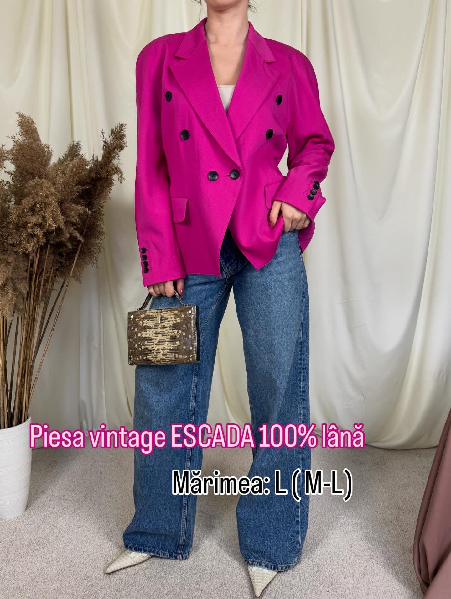 Sacou escada, stofă superba din 100%
Mărimea M/L