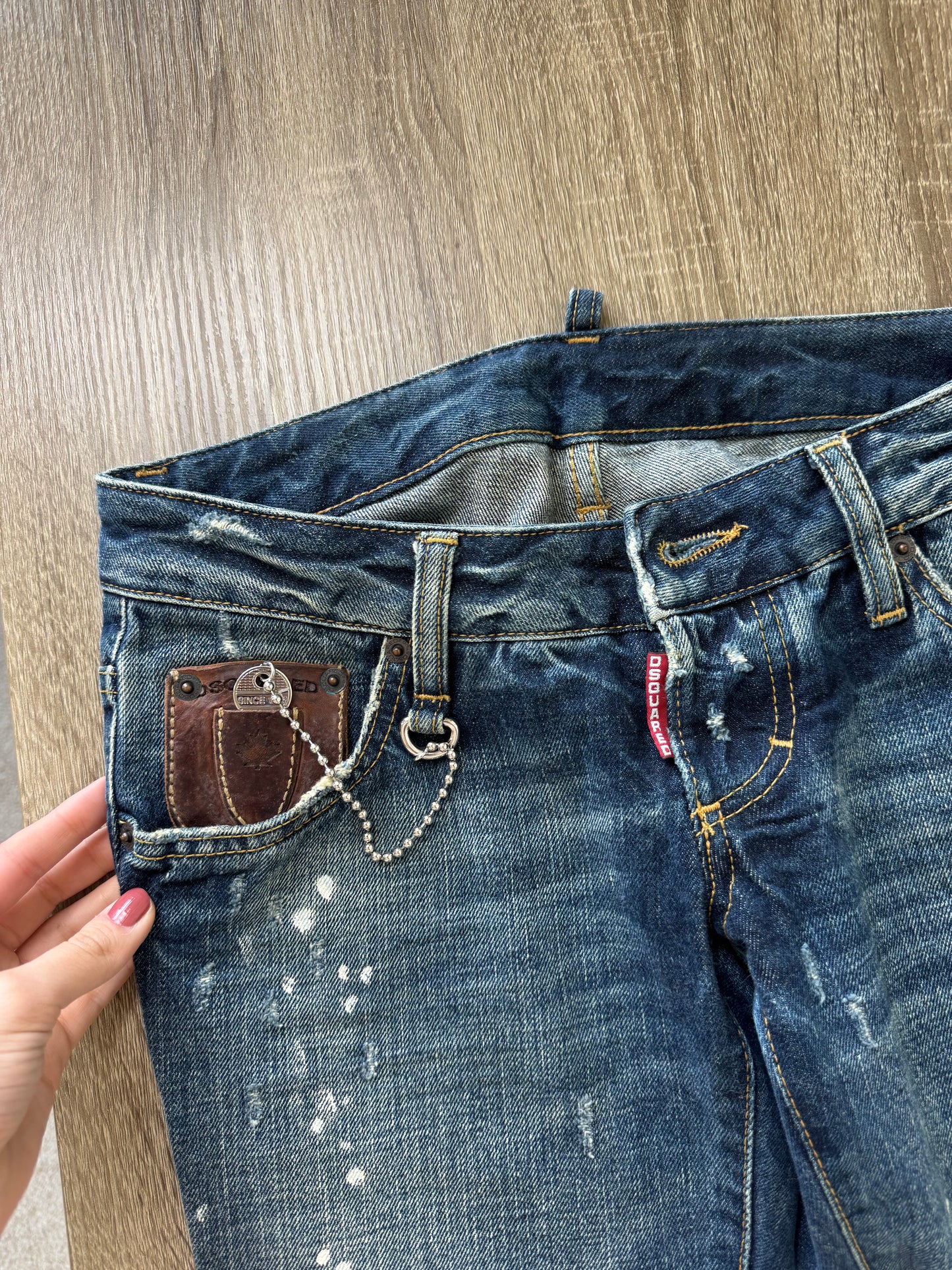 Blugi premium DSQUARED cu talie joasă 
(Mărimea XS)