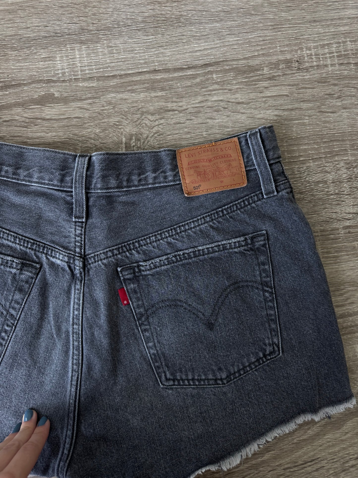 Levi’s 501 Gri cu rupturi cool ( mărimea M)