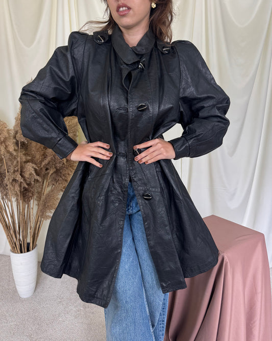 Back. Trench vintage din 100% piele naturală într-un croi amplu cu umerii marcați ( mărimea L)