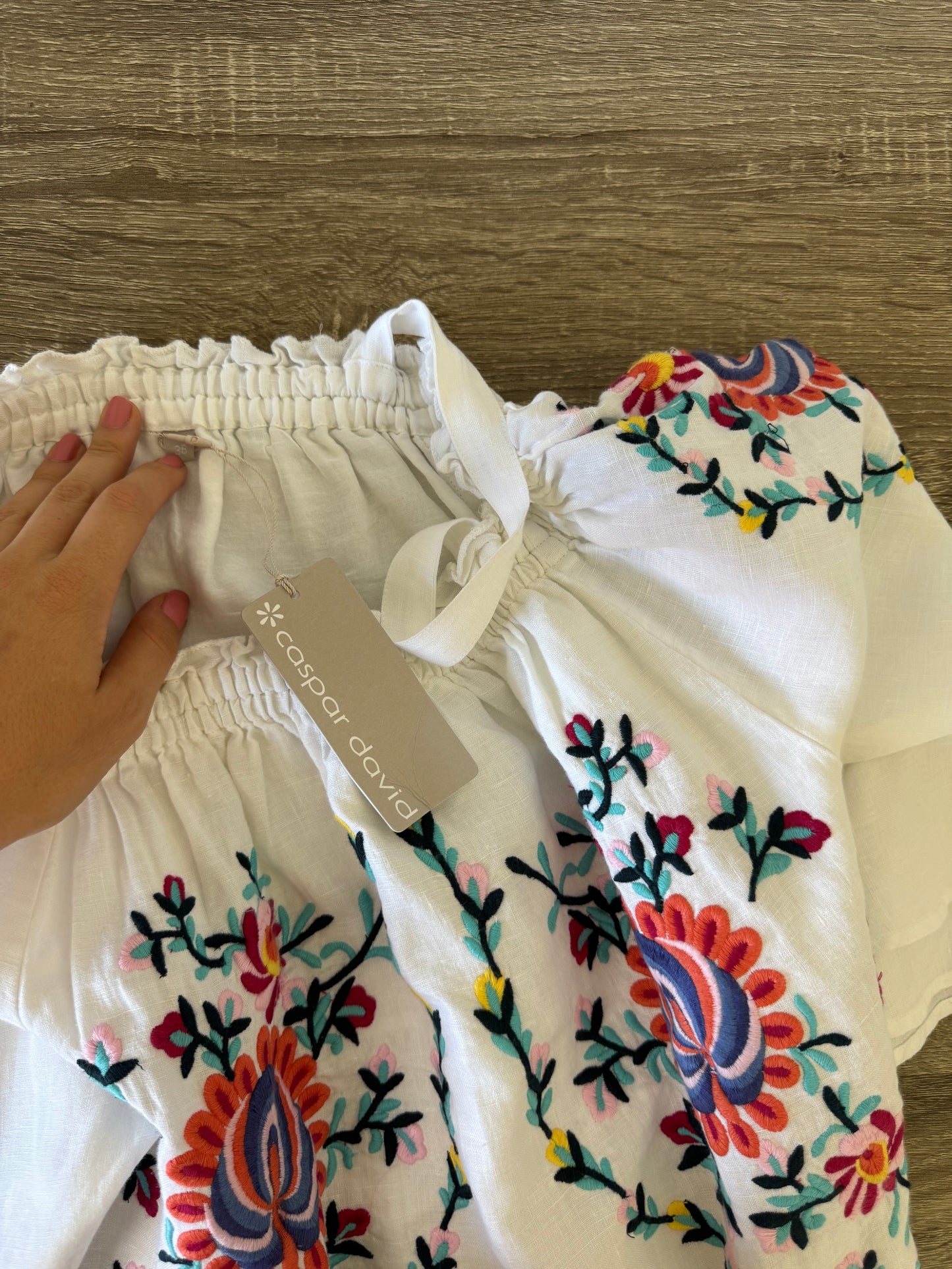 Rochie nouă cu broderie superbă din 100% in ( mărimea S- S/M)
