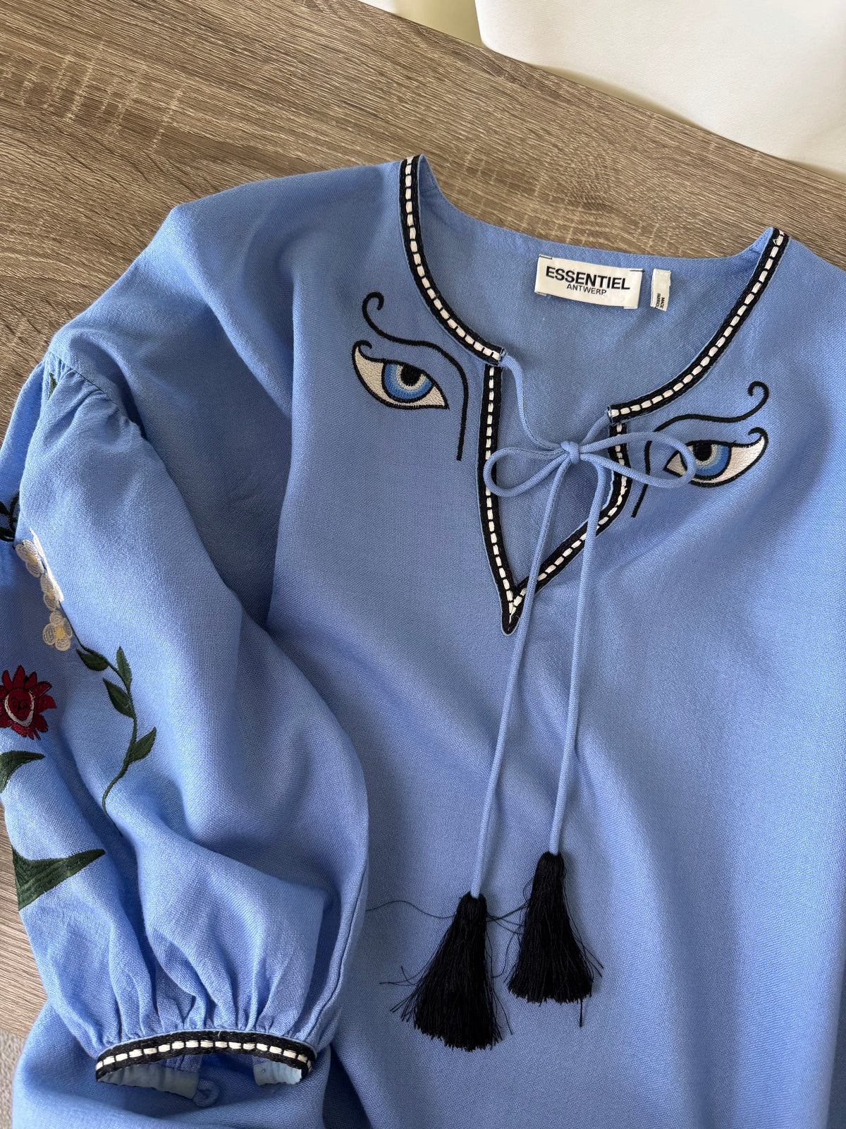 Cămașă ESSENTIEL din 100% lână baby blue cu print brodat, mâneci ample ( mărimea S-M/L)