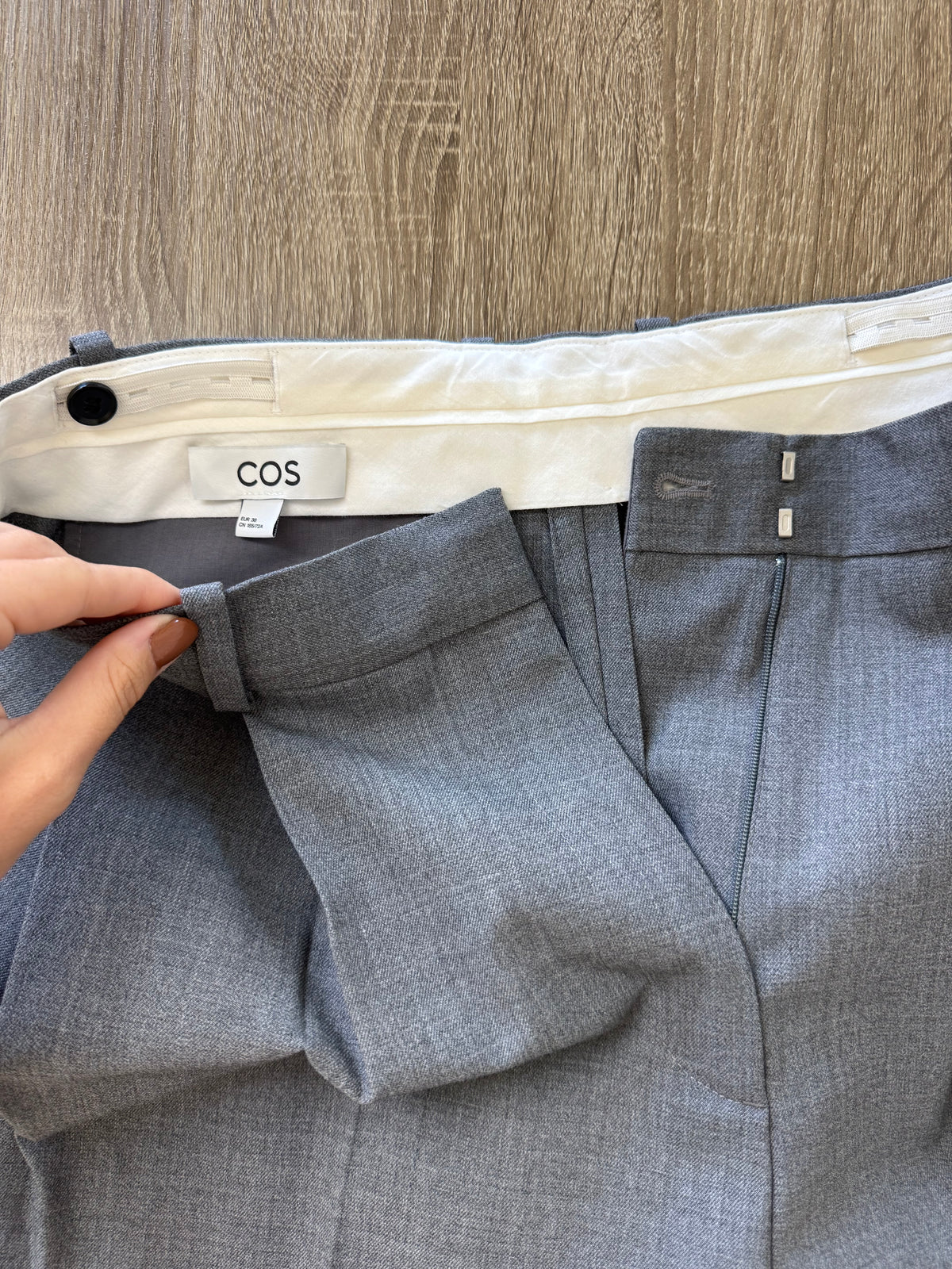 Pantalon COS super cool wide leg din stofă de lână  ( mărimea M)