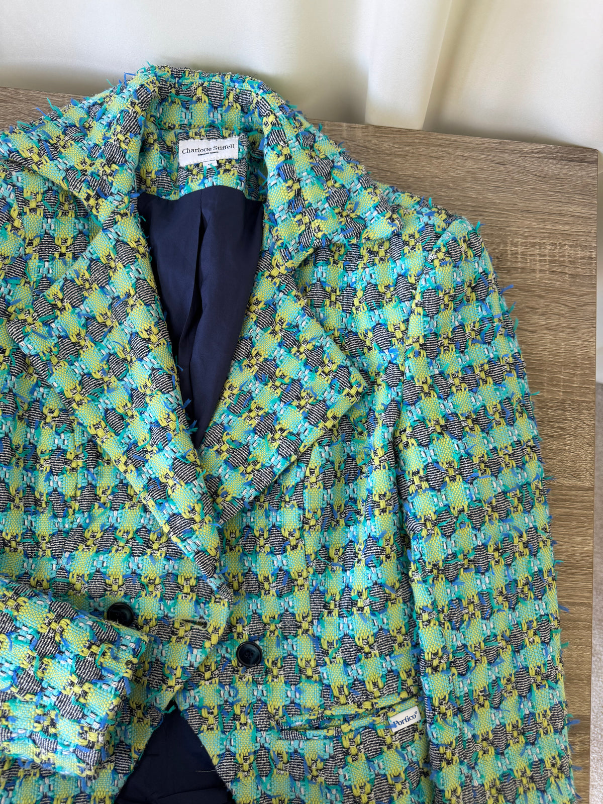 Sacou tip tweed din 100% lână cu umeri marcați, talie cambrata și print carou verde-albastru ( mărimea S)