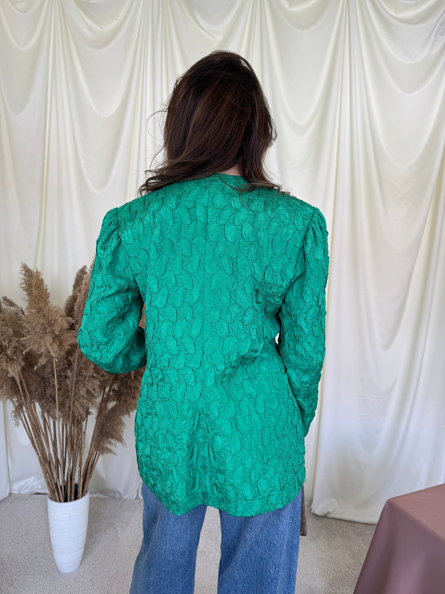 Back. Sacou vintage HANDMADE cu talie cambrata și accesoriu elegant  
(Mărimea M)