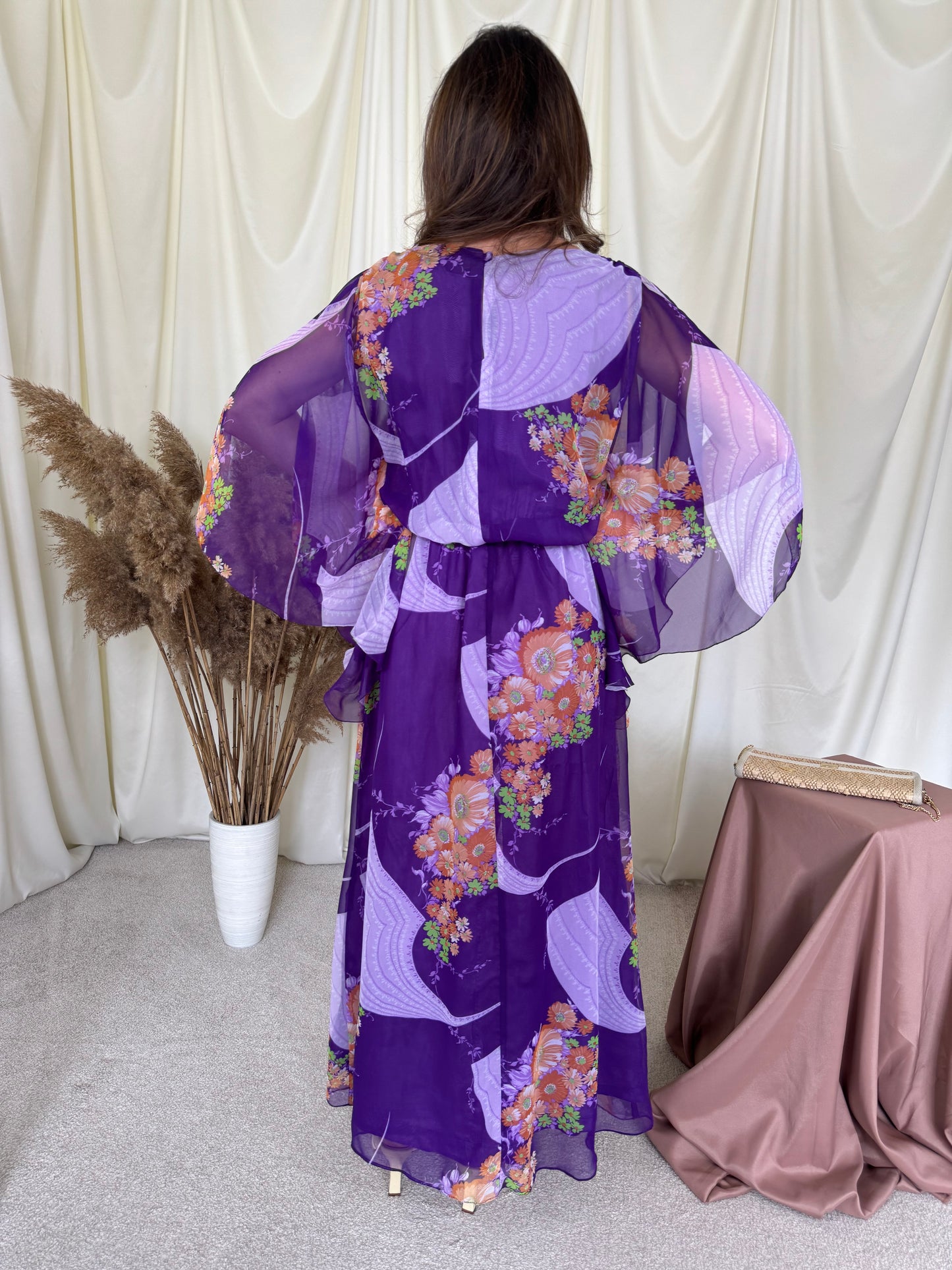 Rochie vintage cu mâneci spectaculoase și talie elastică, print mov floral ( mărimea S)