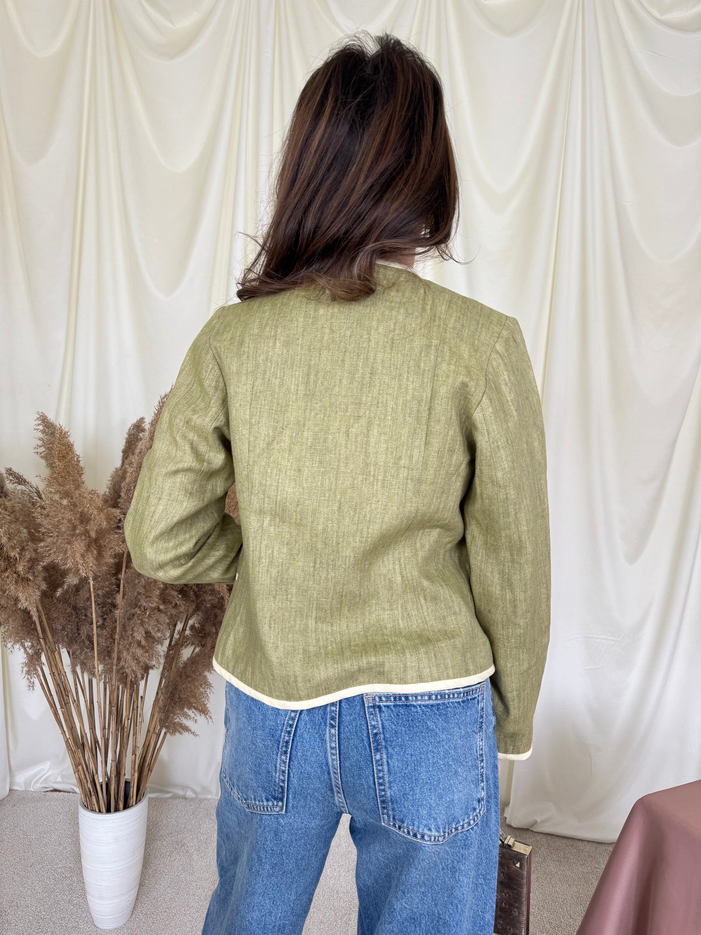 Sacou superb din 100% in verde olive 
(Mărimea S/M)