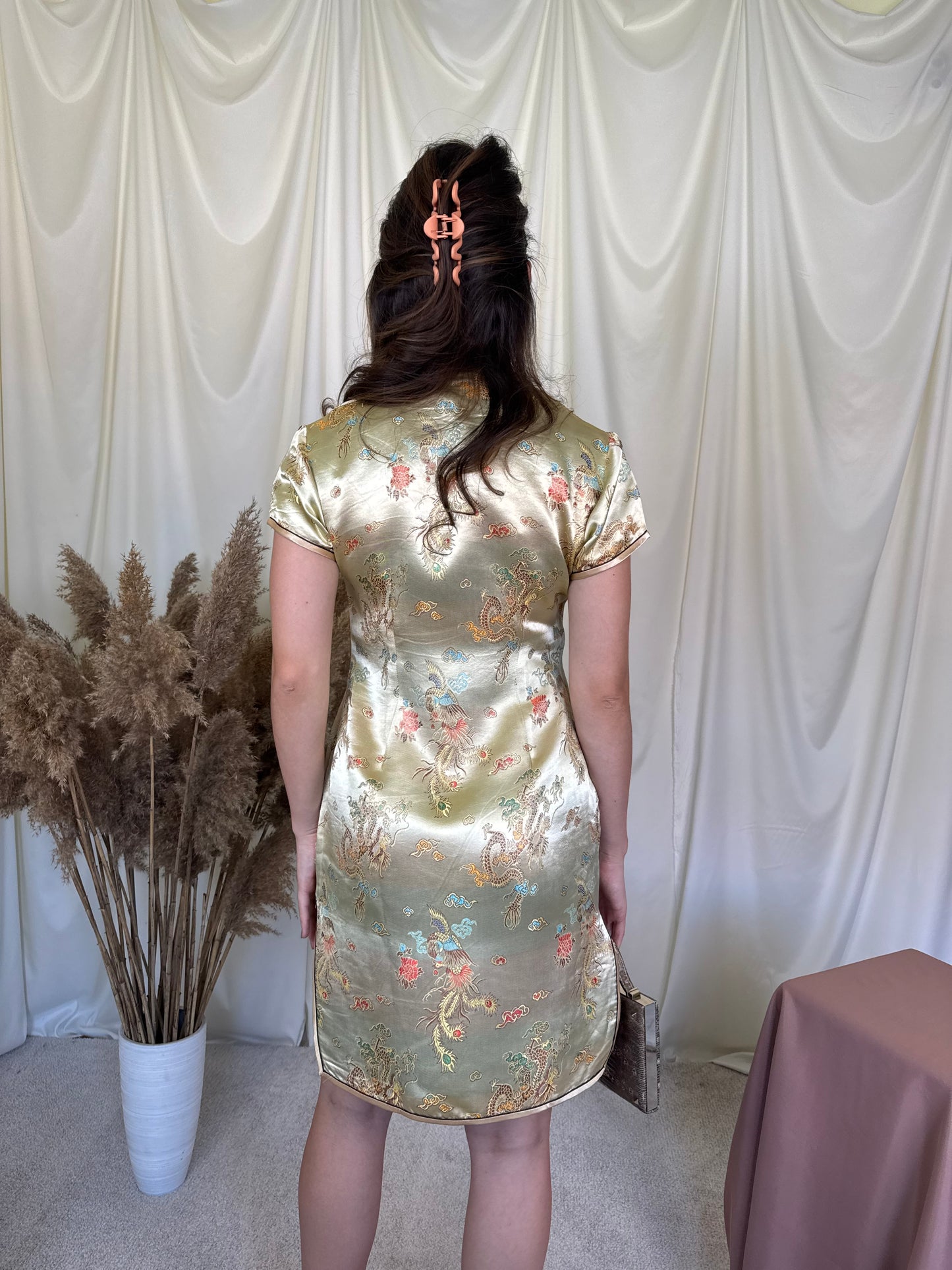 Rochie superbă asiatică cu print și șlițuri laterale (Mărimea S)