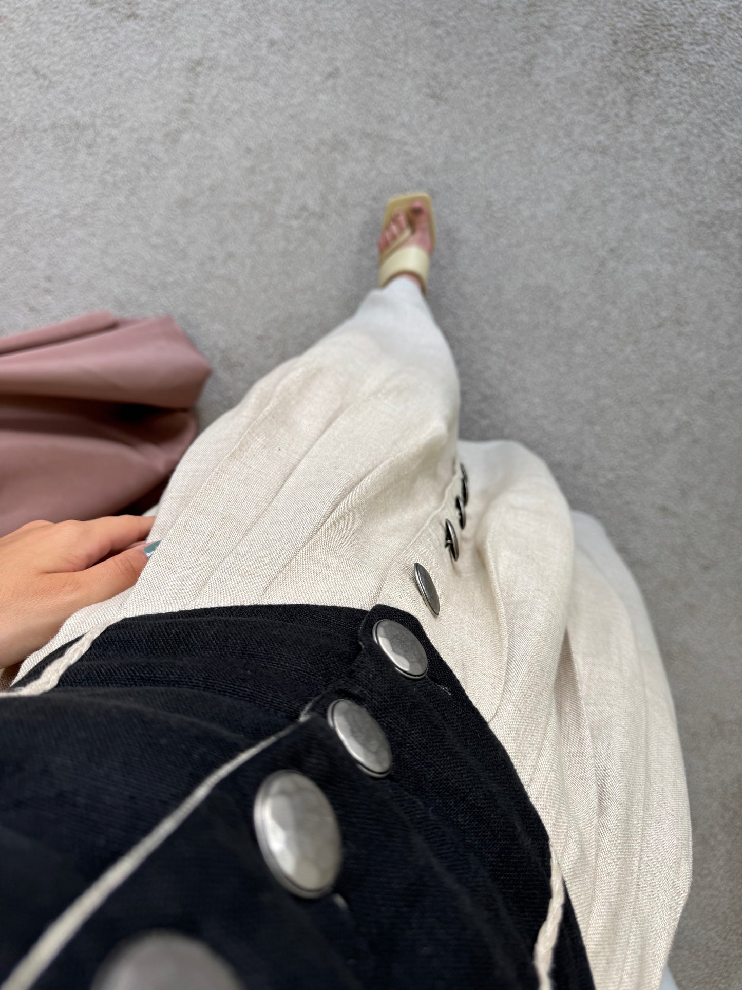 Rochie vintage din 100% in cu detalii și nasturi metalici 
(Mărimea M)