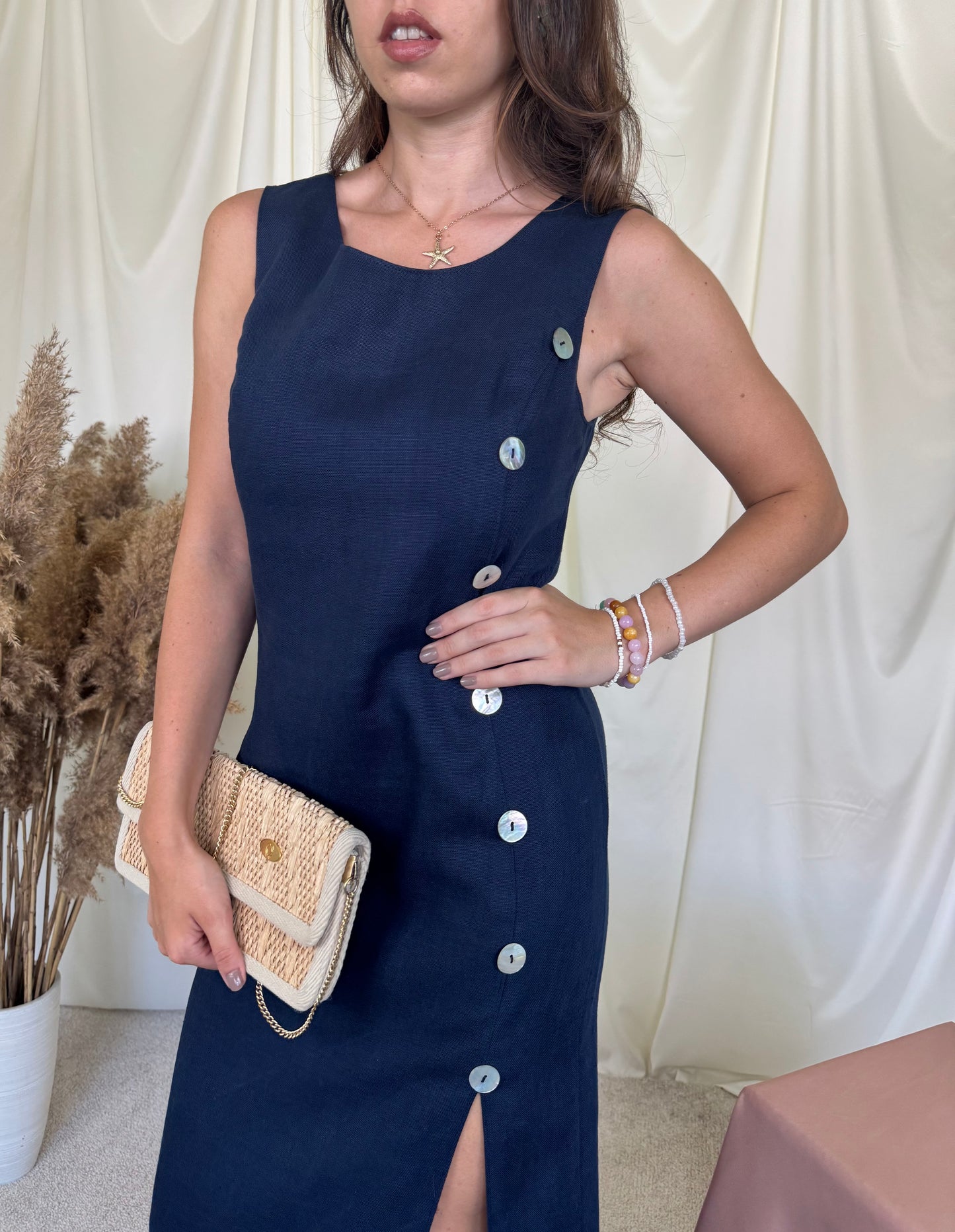 Rochie vintage superbisimă din pânză de in cu naturiperlă și șliț lateral ( mărimea S)