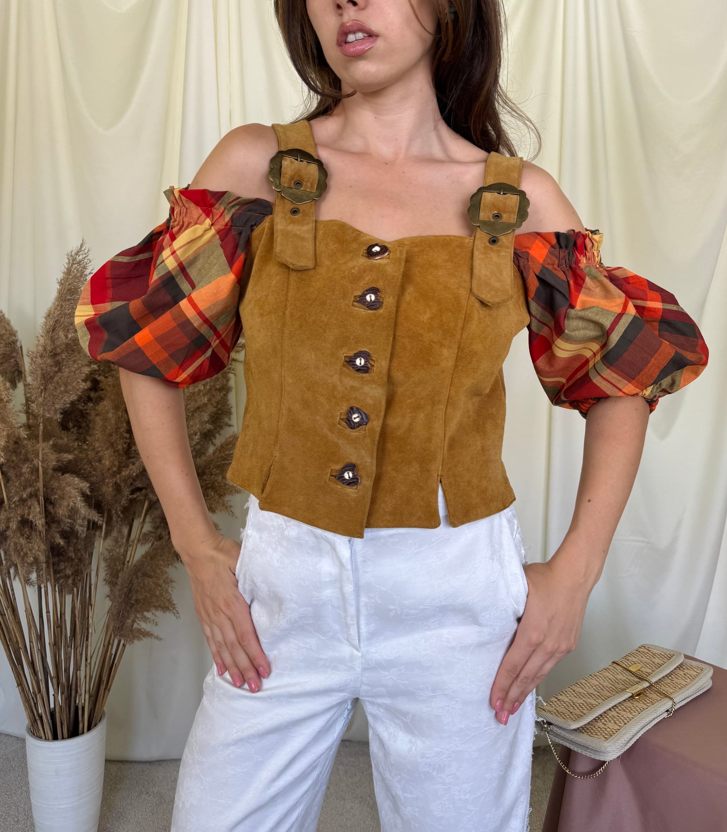 Top vintage din piele naturala întoarsă și mâneci din bumbac cu print, accesorii metalice ( mărimea M)