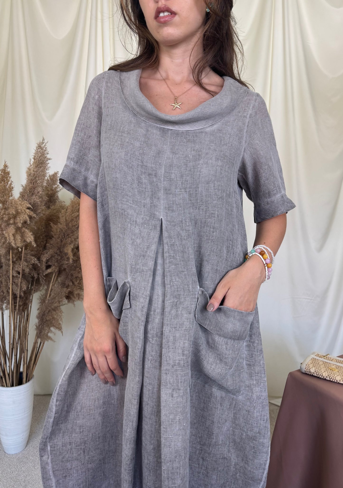 Rochie de vară din 100% in cu croi amplu și năsturei la spate ( mărimea M-L)