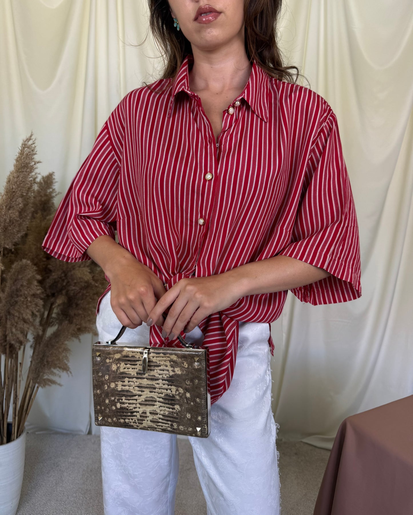 Cămașă vintage din 100% vascoza cu nasturi tip bijuterie 
(Mărimea L/XL)