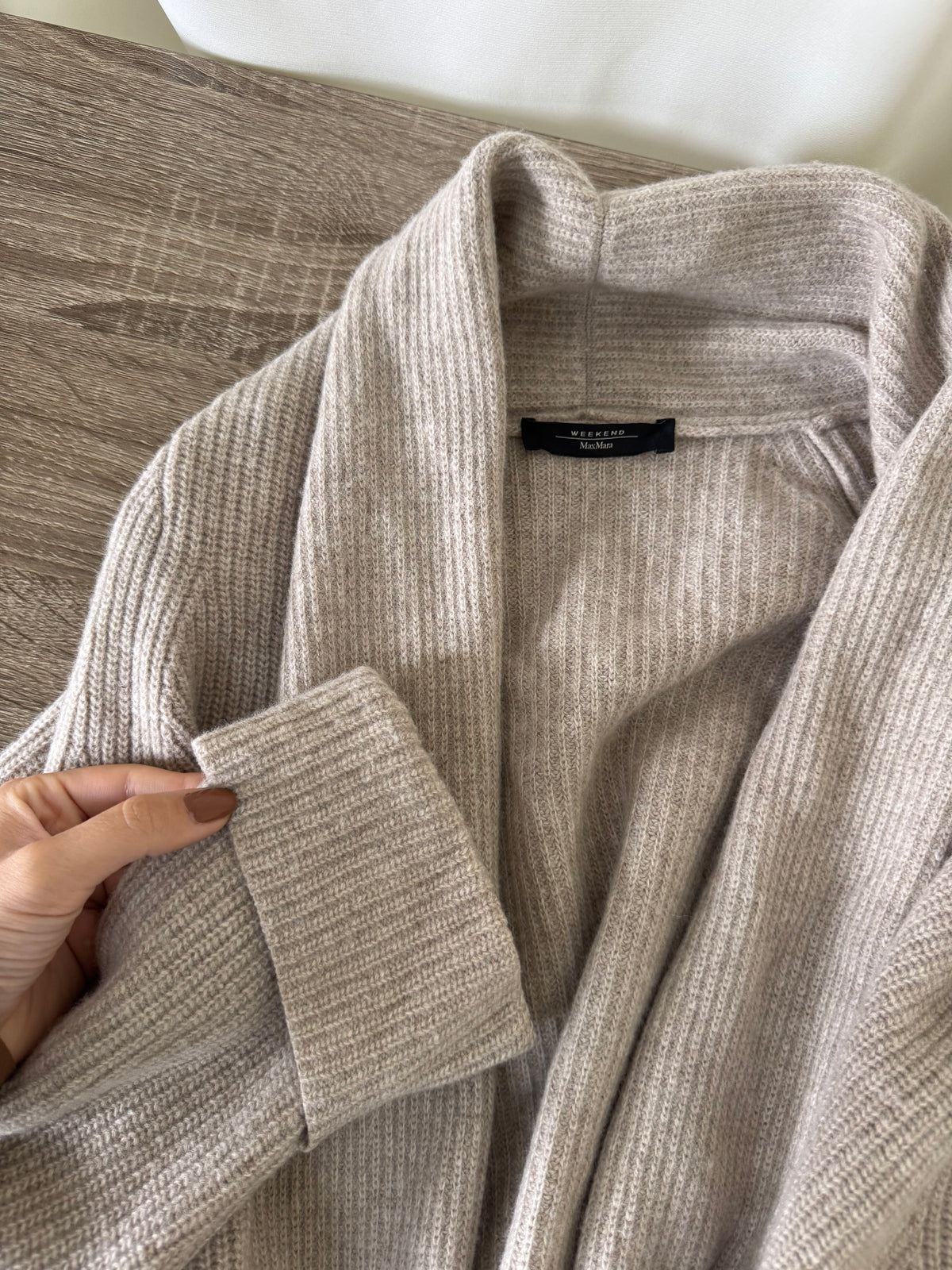 Cardigan premium Wknd MAX MARA din 100% lână moale și călduroasă ( mărimea M/L)