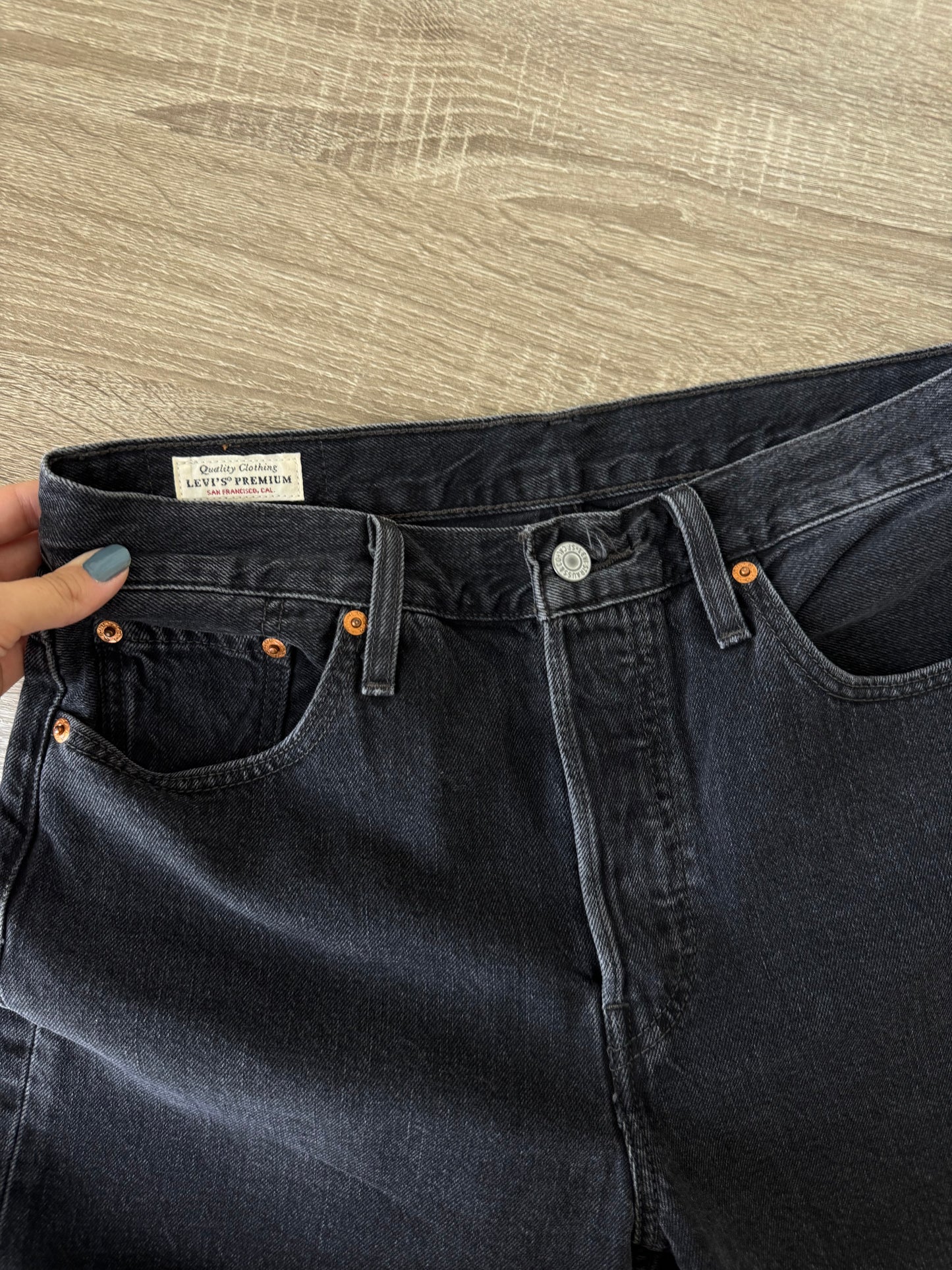 Levi’s 501 Negru cu talie înaltă ( mărimea M)