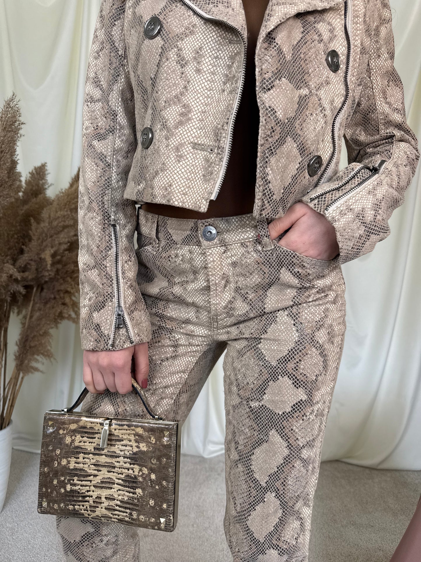 Costum snake, jachetă și pantalon 
(Mărimea XS-S)